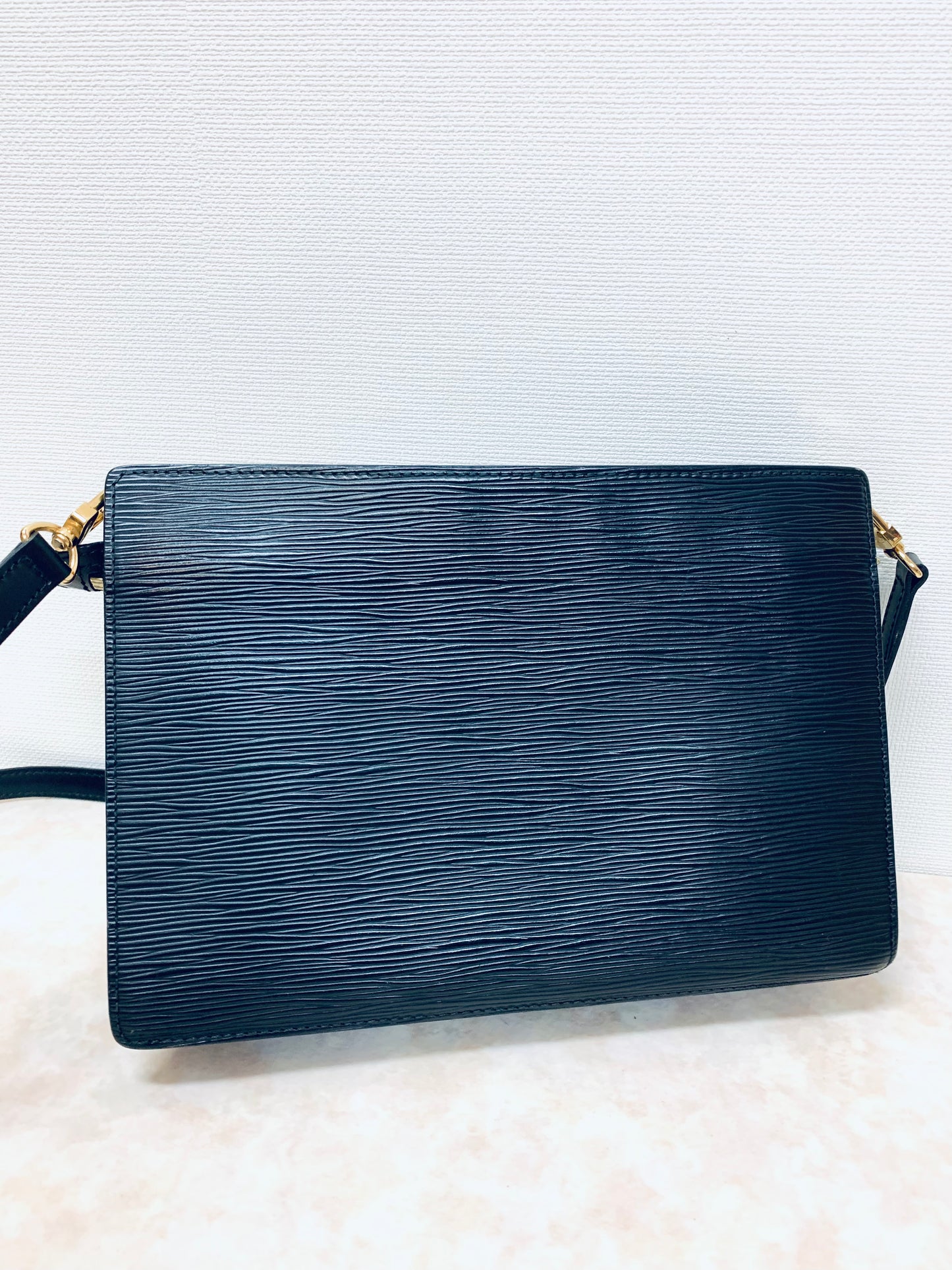 LOUIS VUITTON Epi Noir Enghien Shoulder/clutch