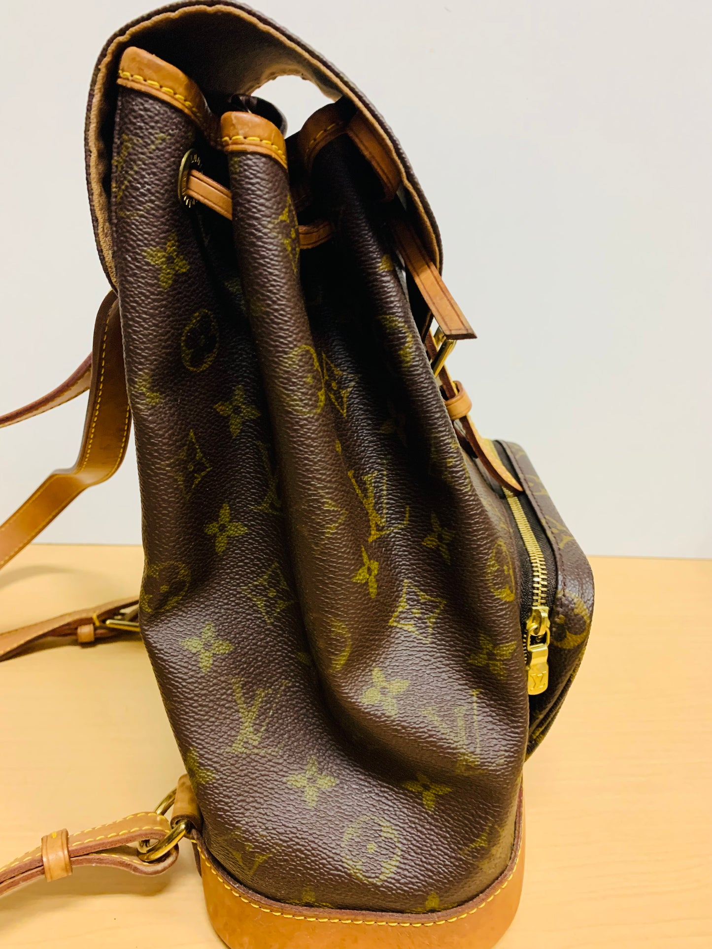 Louis Vuitton Montsouris MM Monogram