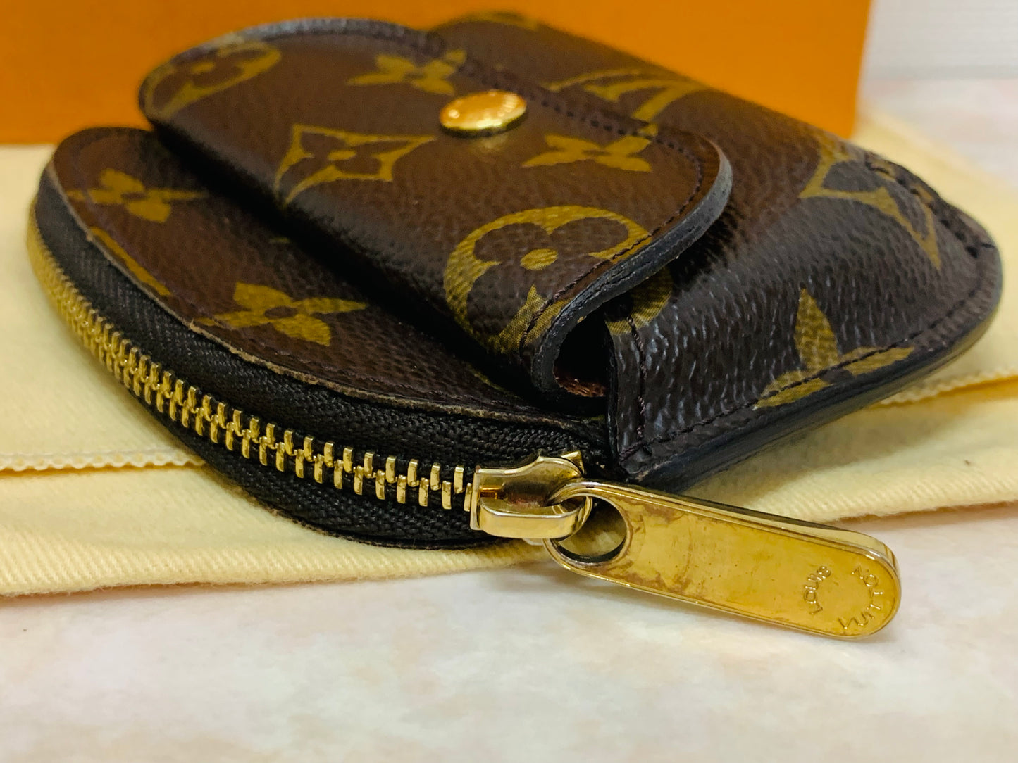 LOUIS VUITTON Porte Monnaie Shilling Coin Purse