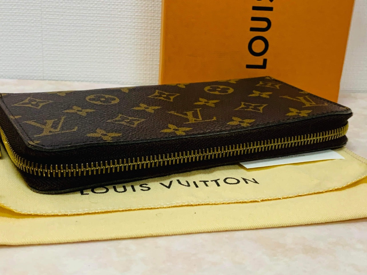 LOUIS VUITTON Zippy Wallet Monogram