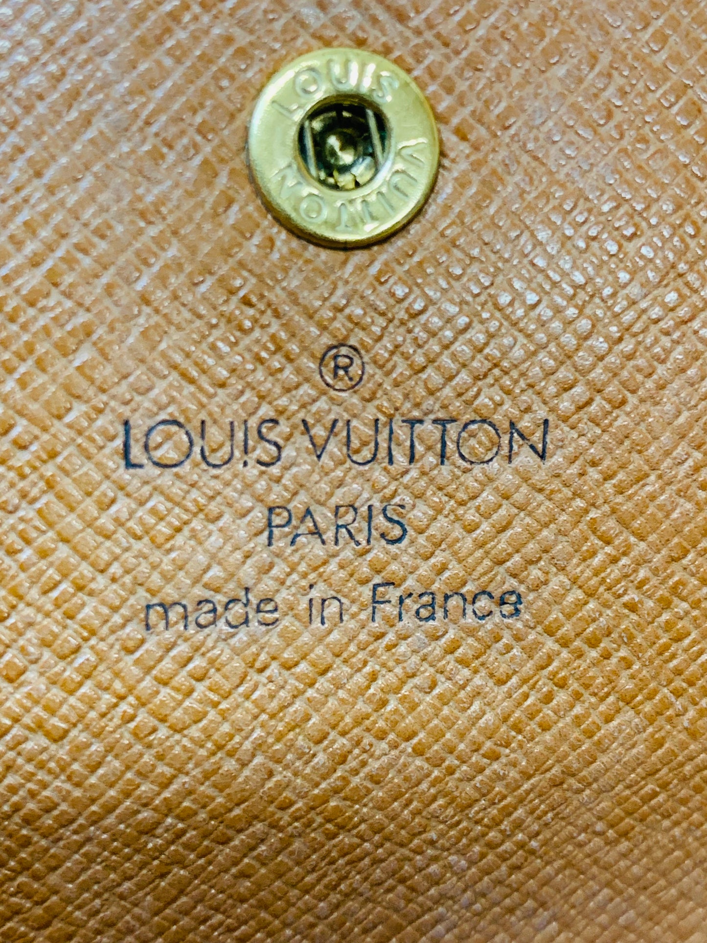 LOUIS VUITTON INTERNATIONAL TRỊ-FOLD WALLET