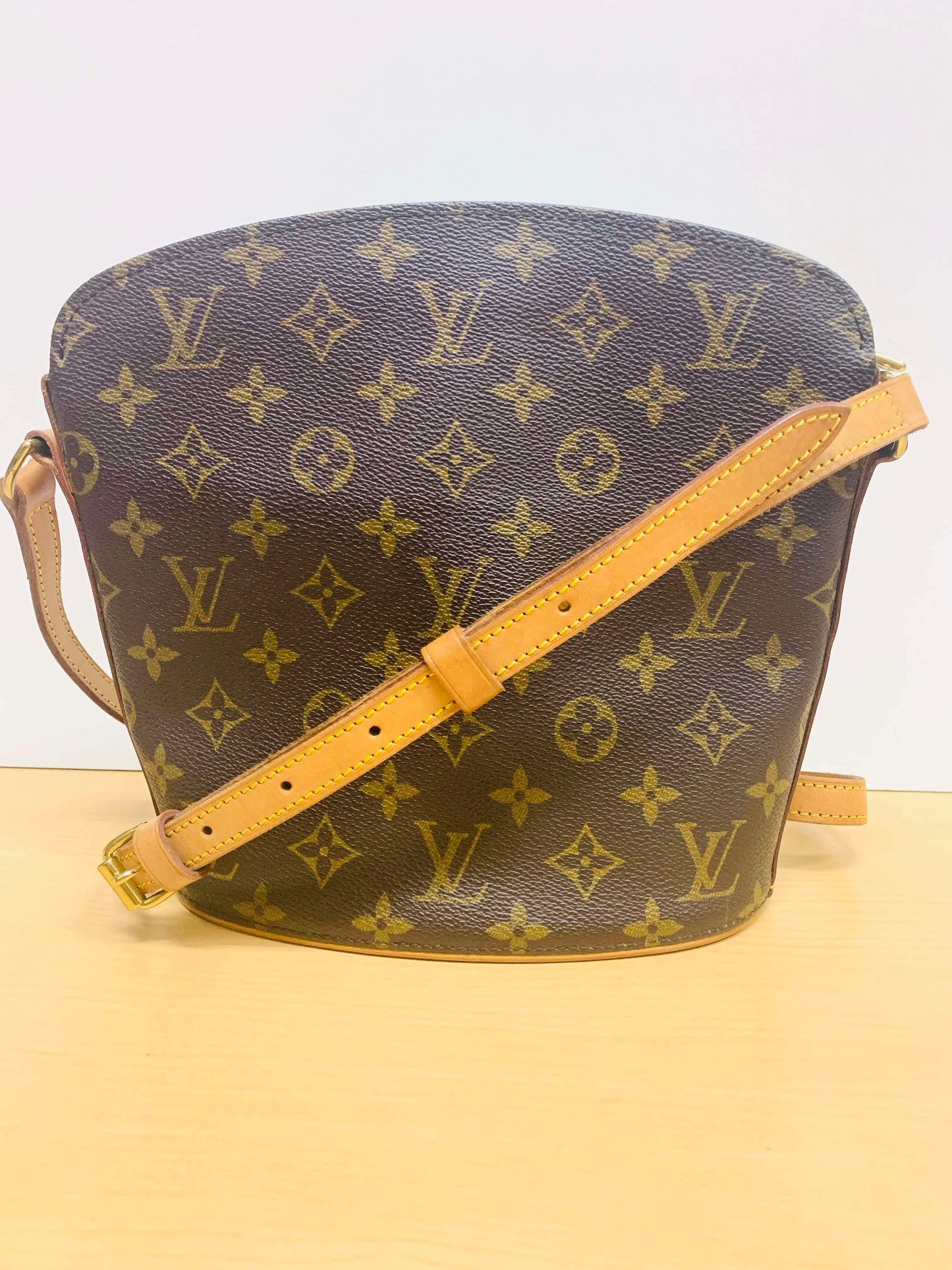 LOUIS VUITTON Drouot Monogram Crossbody bag(used)