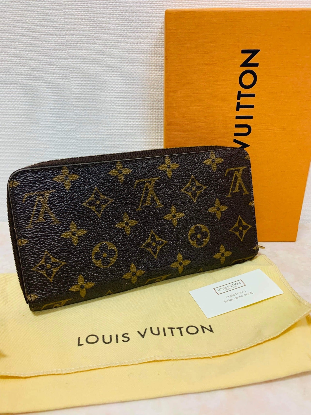 LOUIS VUITTON Zippy Wallet Monogram