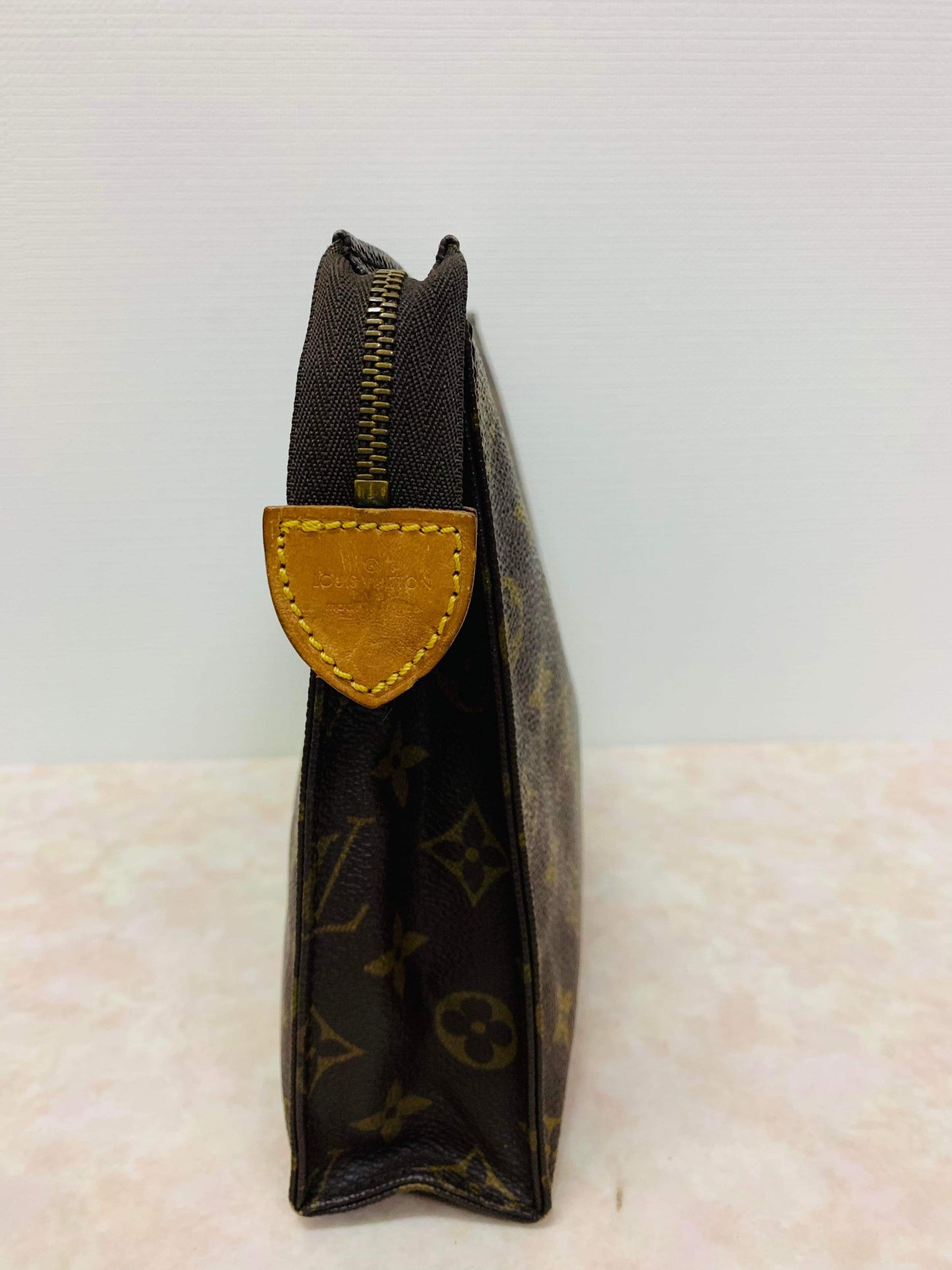 LOUIS VUITTON TOILETRY 26