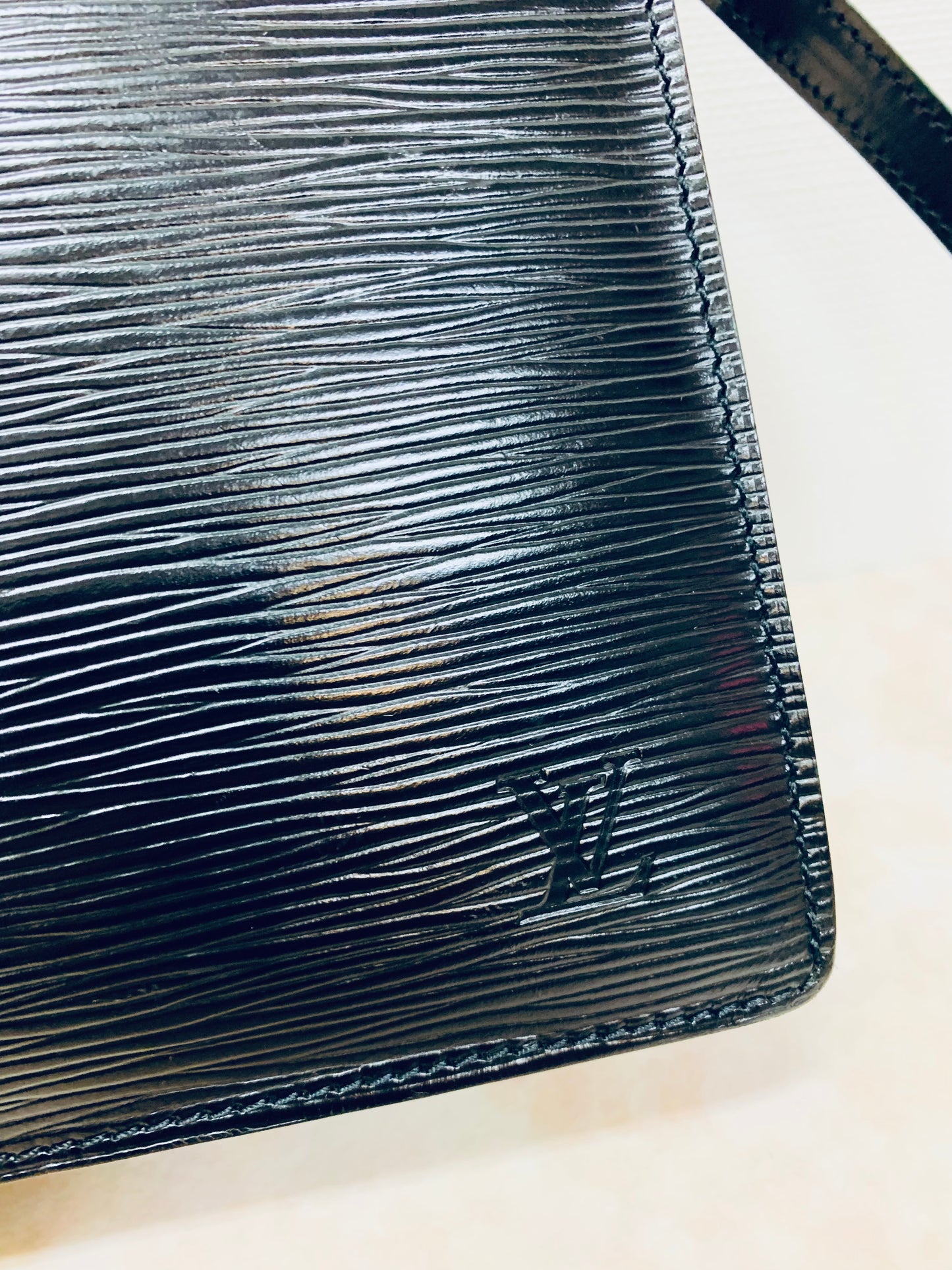 LOUIS VUITTON Epi Noir Enghien Shoulder/clutch bag