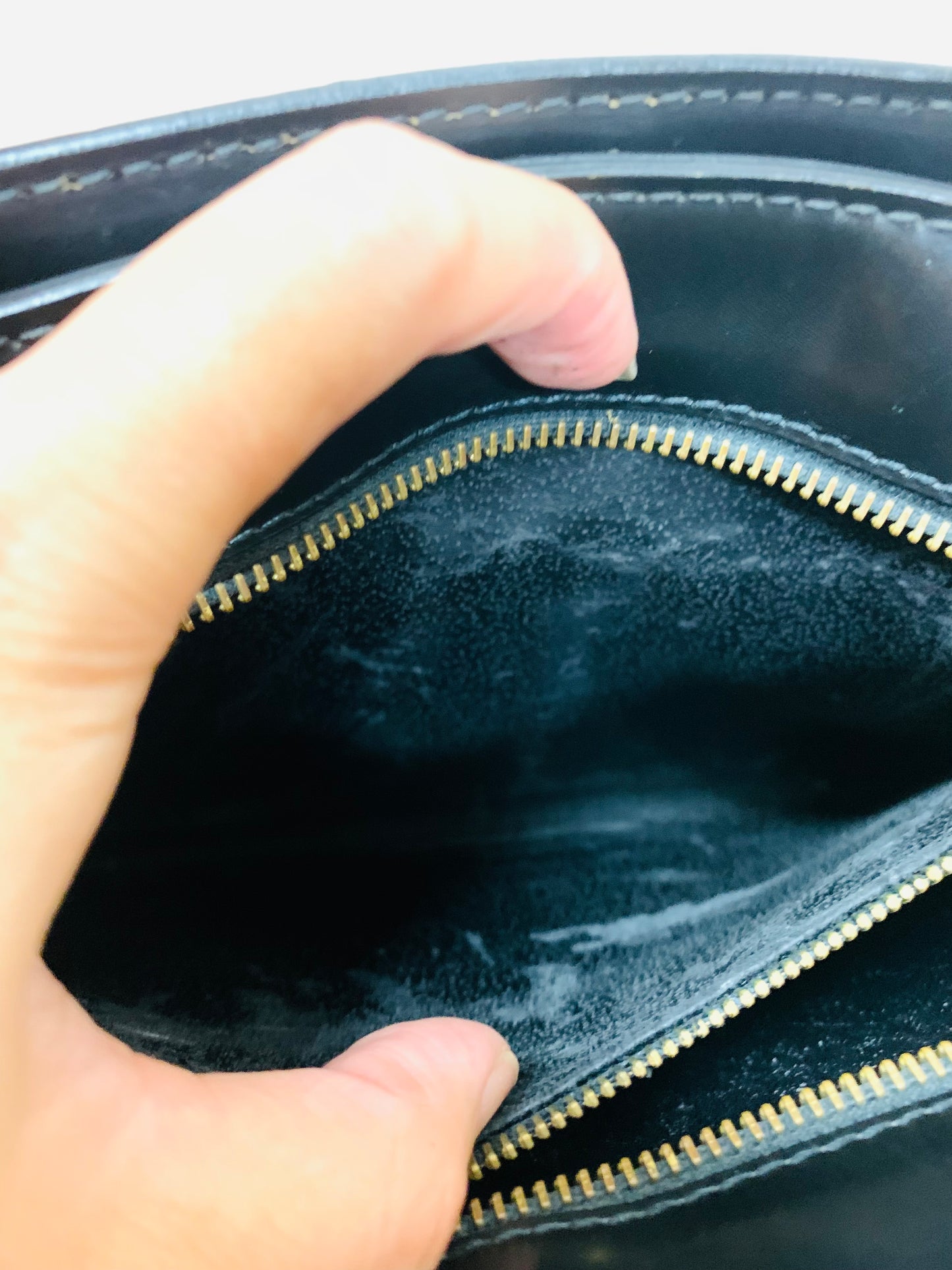 LOUIS VUITTON Epi Noir Enghien Shoulder/clutch