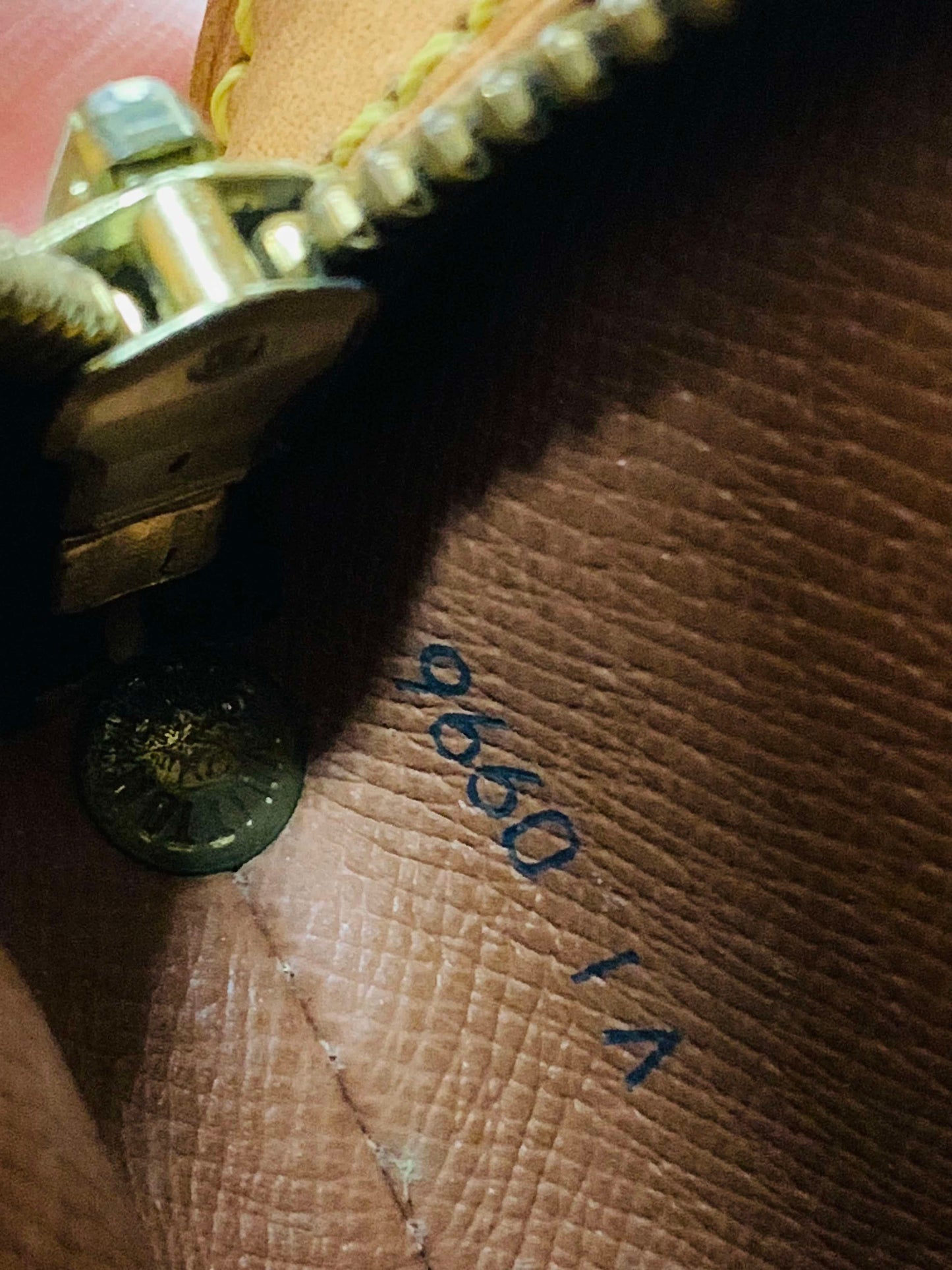 LOUIS VUITTON Drouot Monogram Crossbody bag(used)