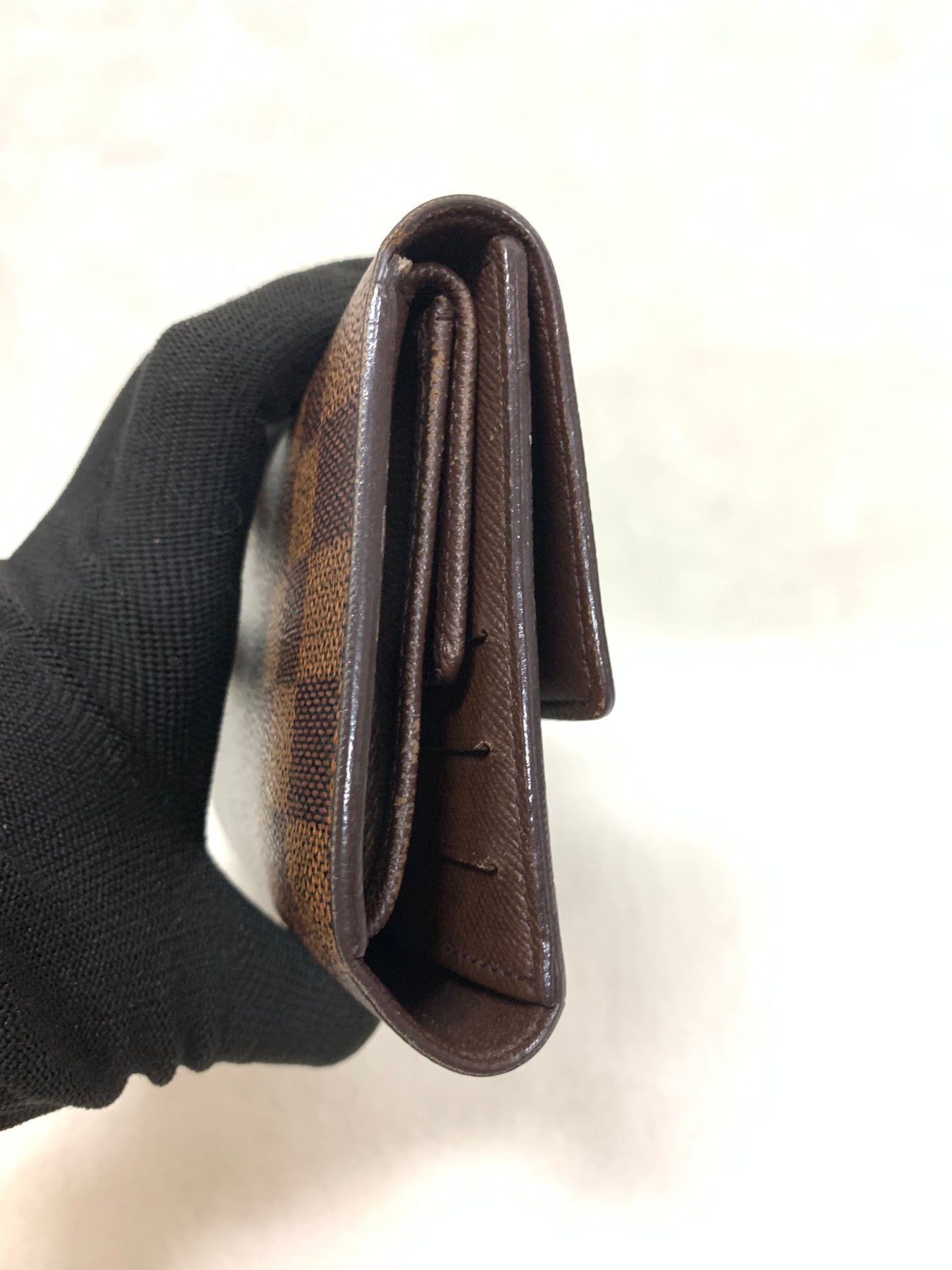 LOUIS VUITTON International wallet DE