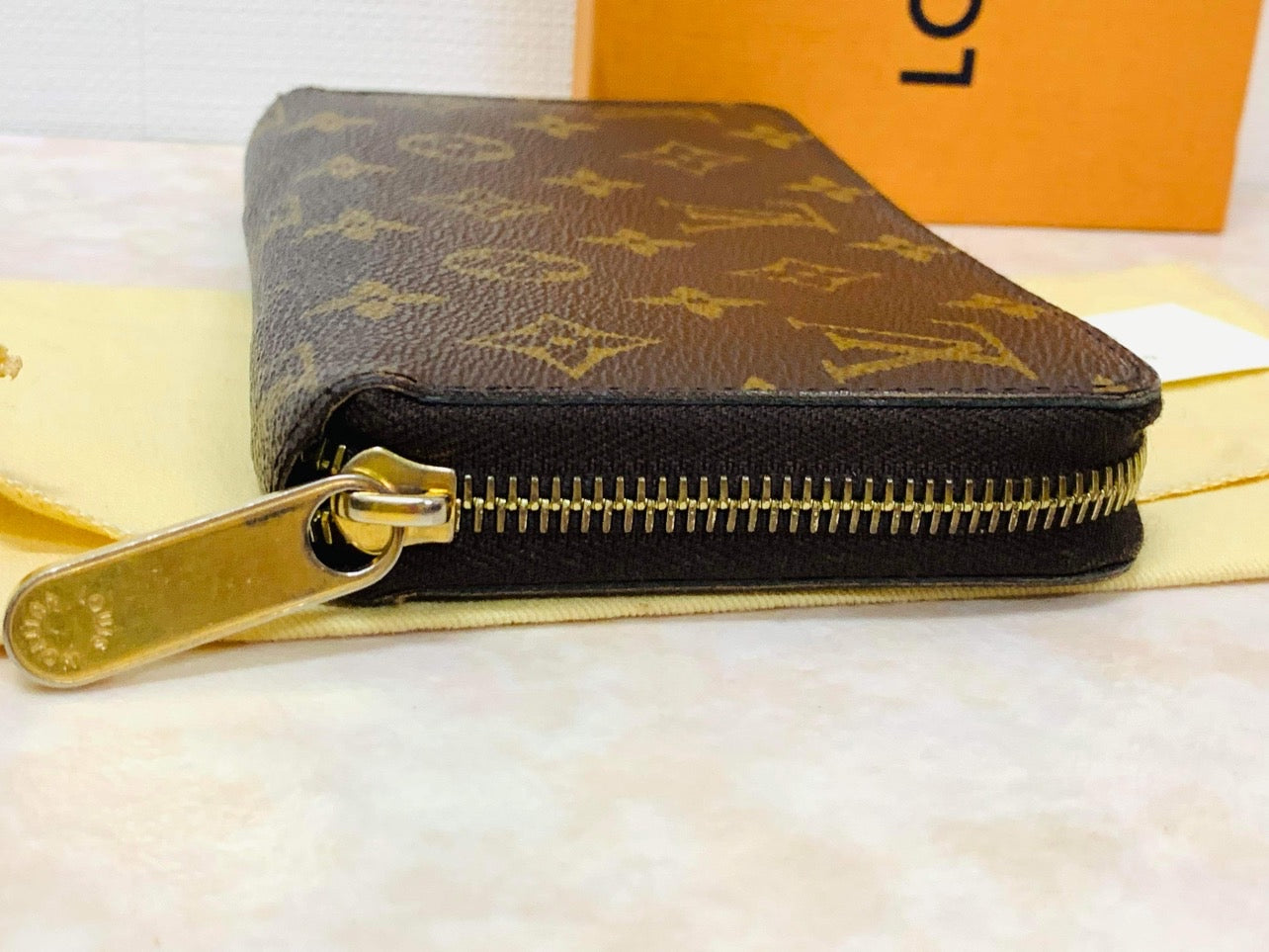 LOUIS VUITTON Zippy Wallet Monogram