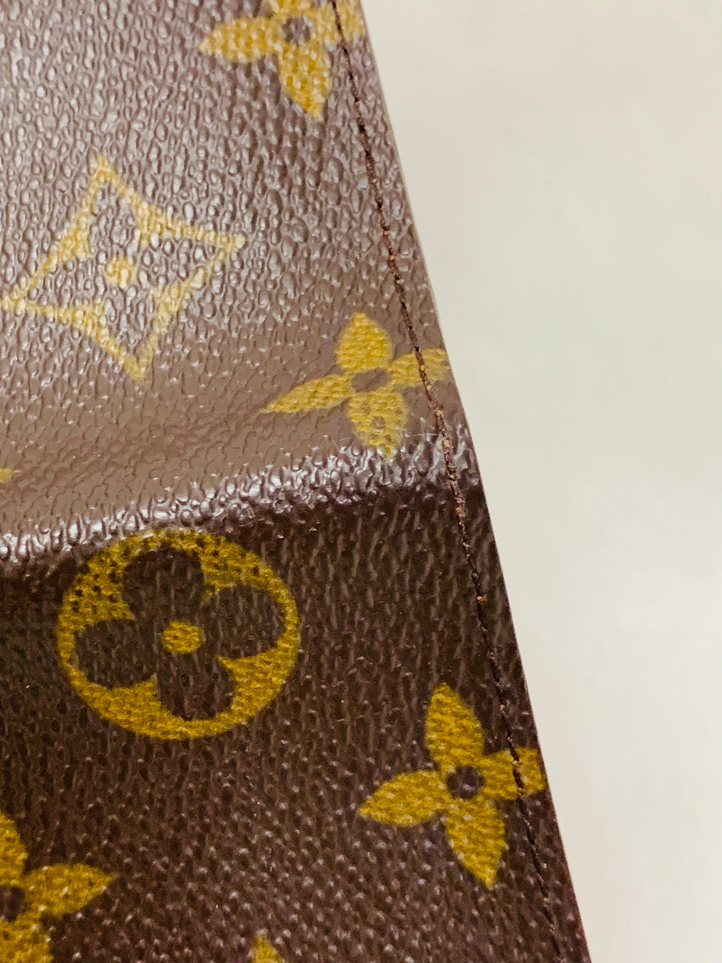 LOUIS VUITTON Passport Case Monogram