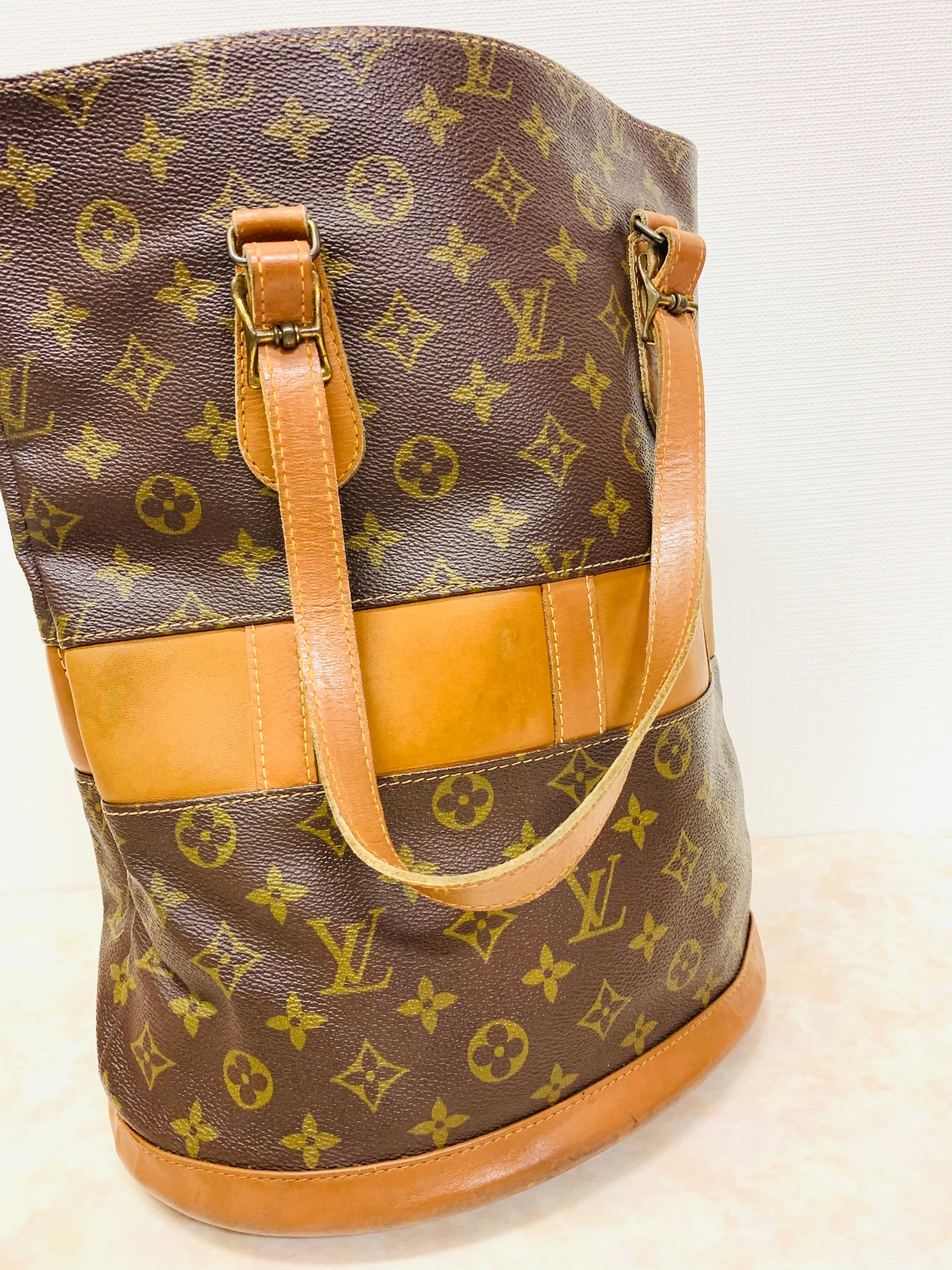 LOUIS VUITTON Bucket GM French Company