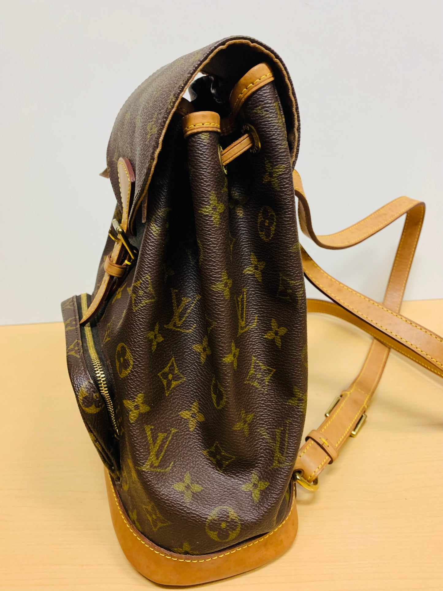 Louis Vuitton Montsouris MM Monogram