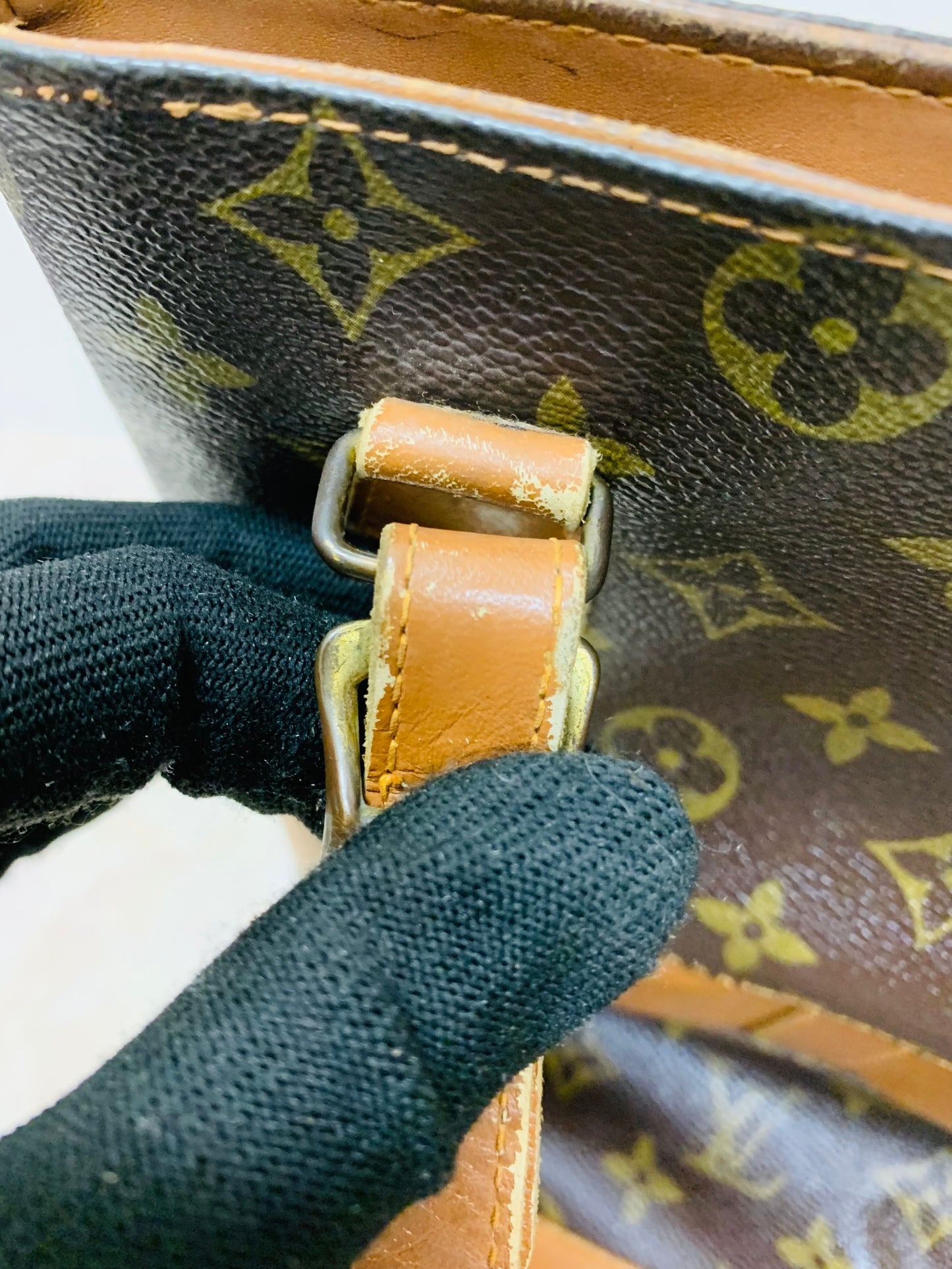 LOUIS VUITTON Bucket PM French &Co with Kiss lock pouch