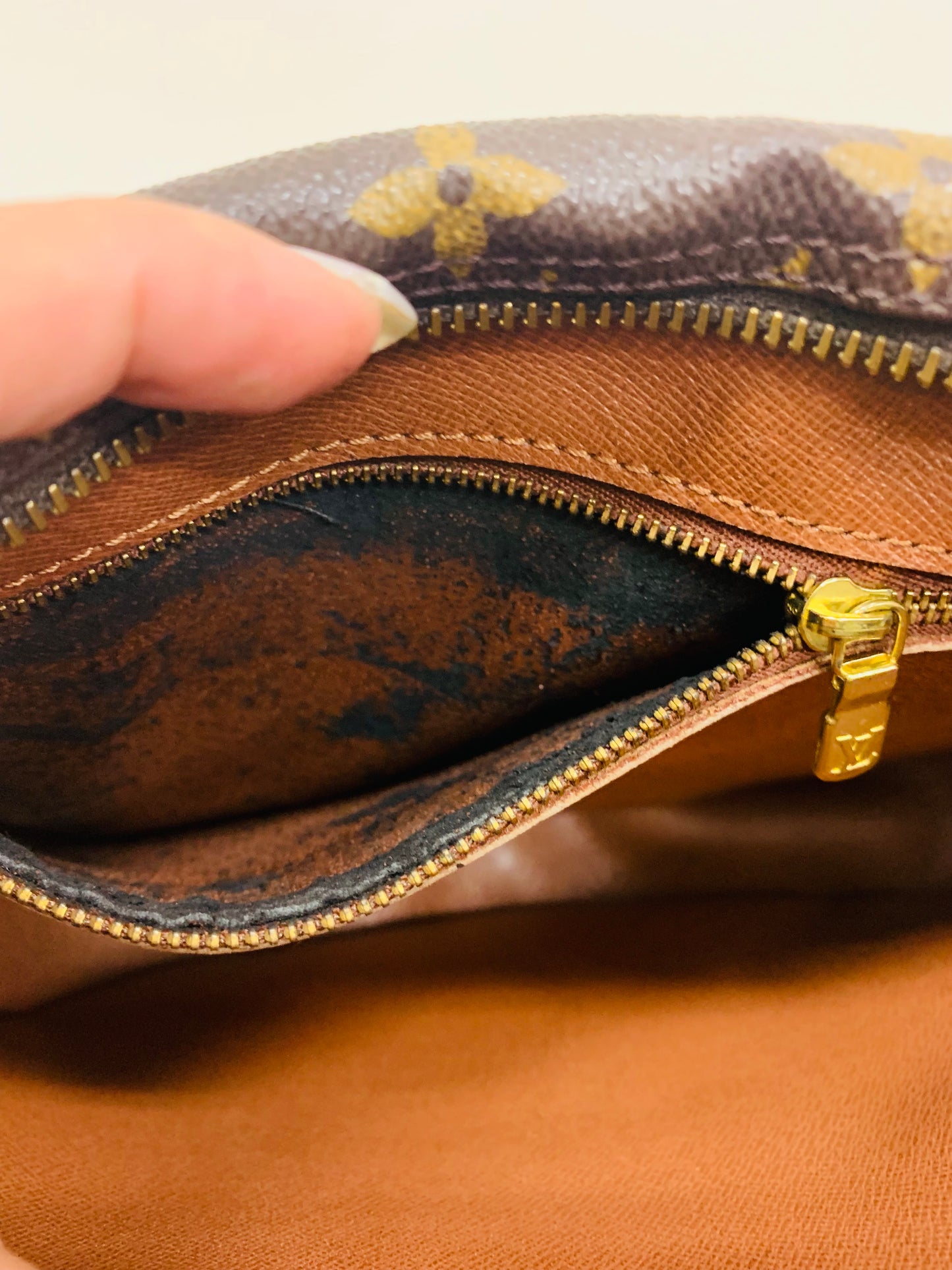 LOUIS VUITTON JEUNEFILE GM