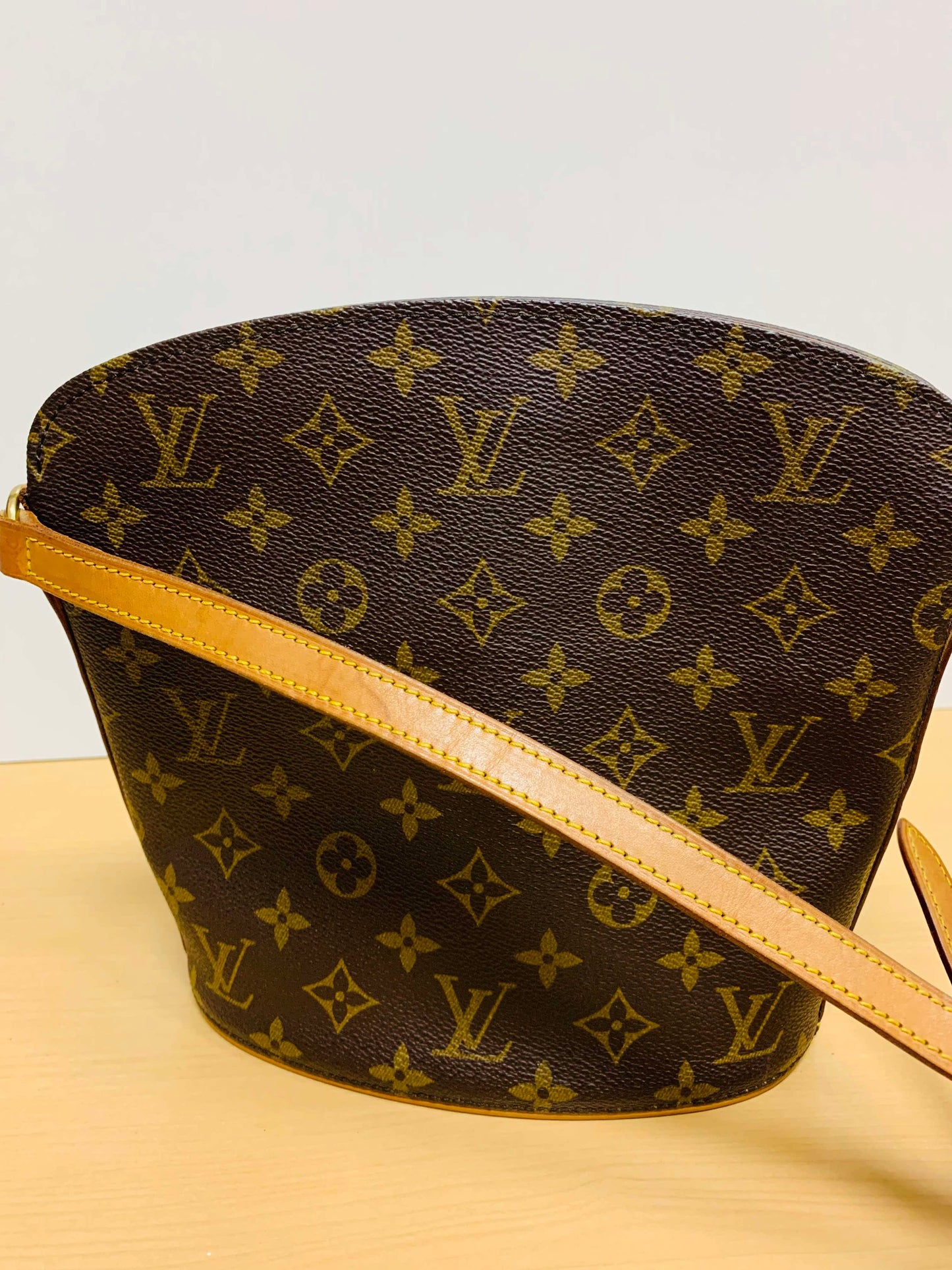 LOUIS VUITTON Drouot Monogram Crossbody bag(used)