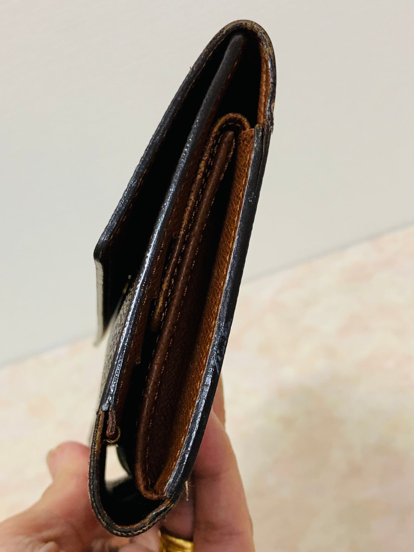 LOUIS VUITTON International Wallet