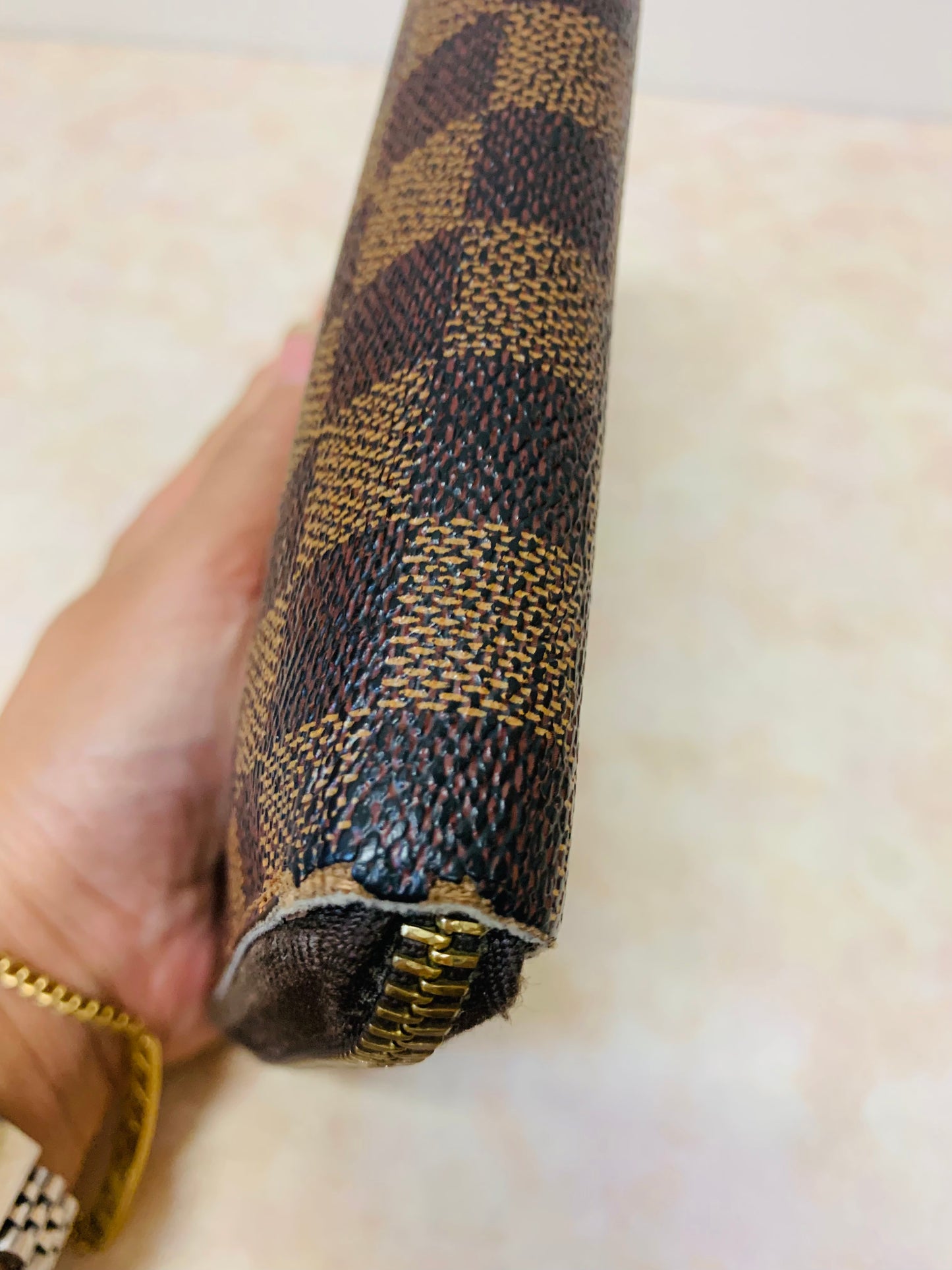 LOUIS VUITTON ZIPPY WALLET ORGANIZER