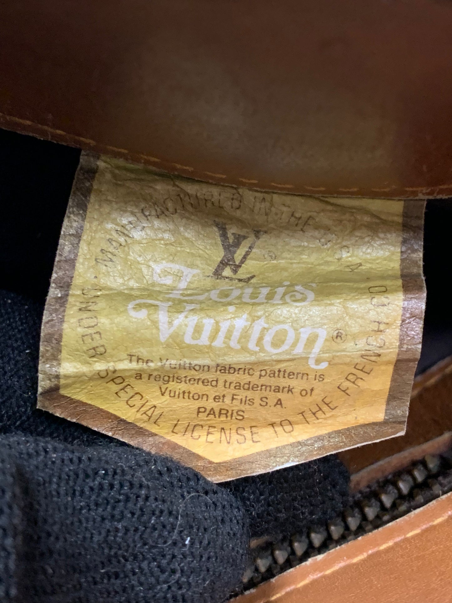 LOUIS VUITTON Bucket PM French &Co with Kiss lock pouch