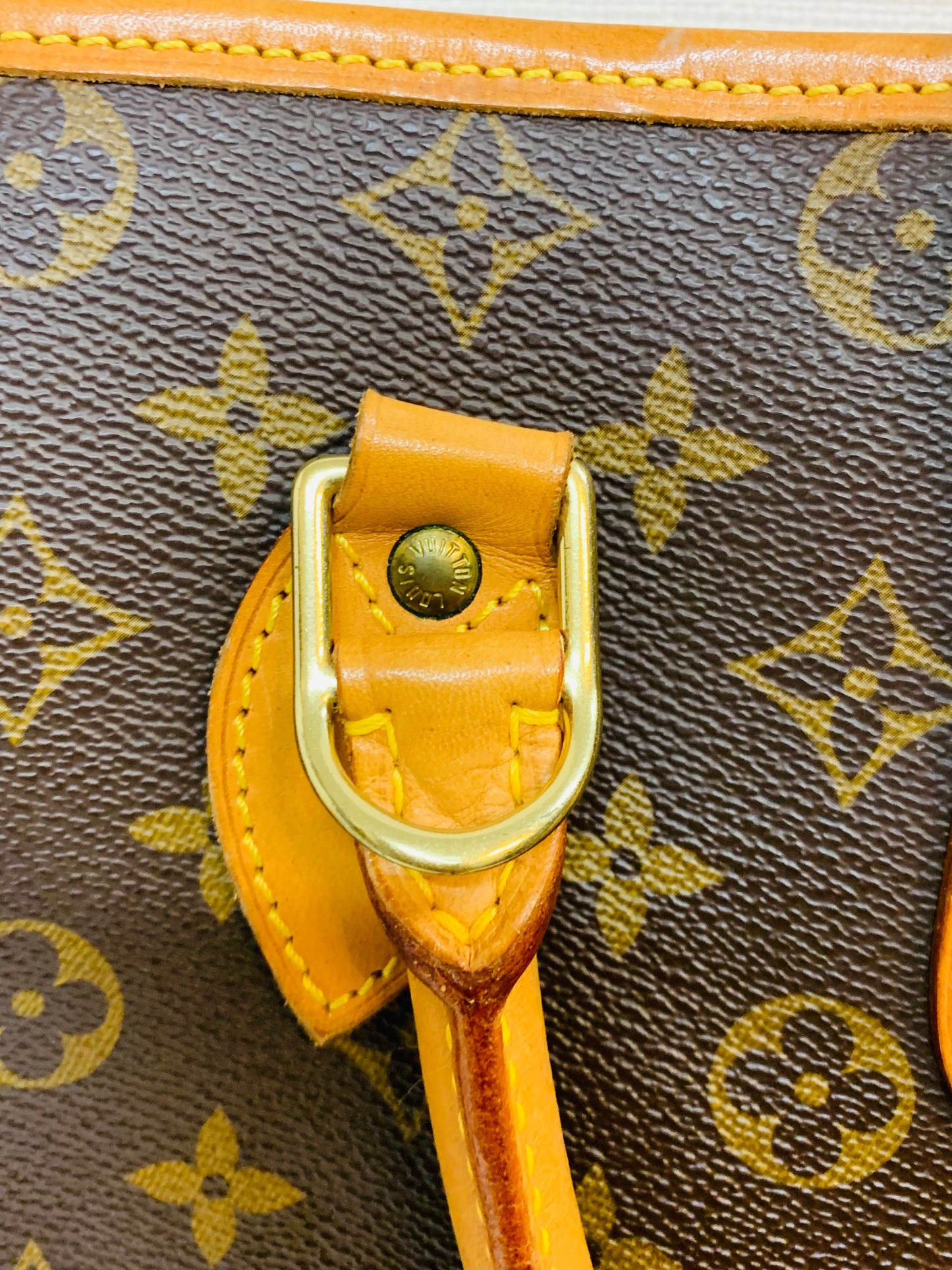 LOUIS VUITTON RIVOLI