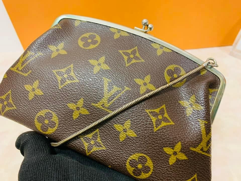LOUIS VUITTON Vintage Kisslock Pouch