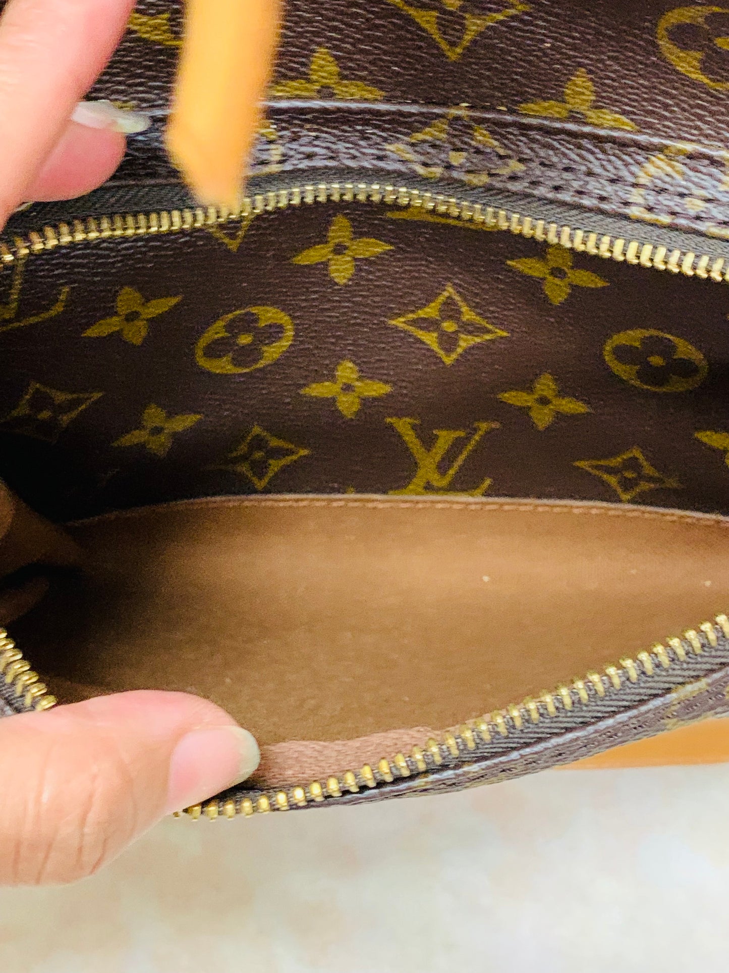 LOUIS VUITTON Montsouris GM
