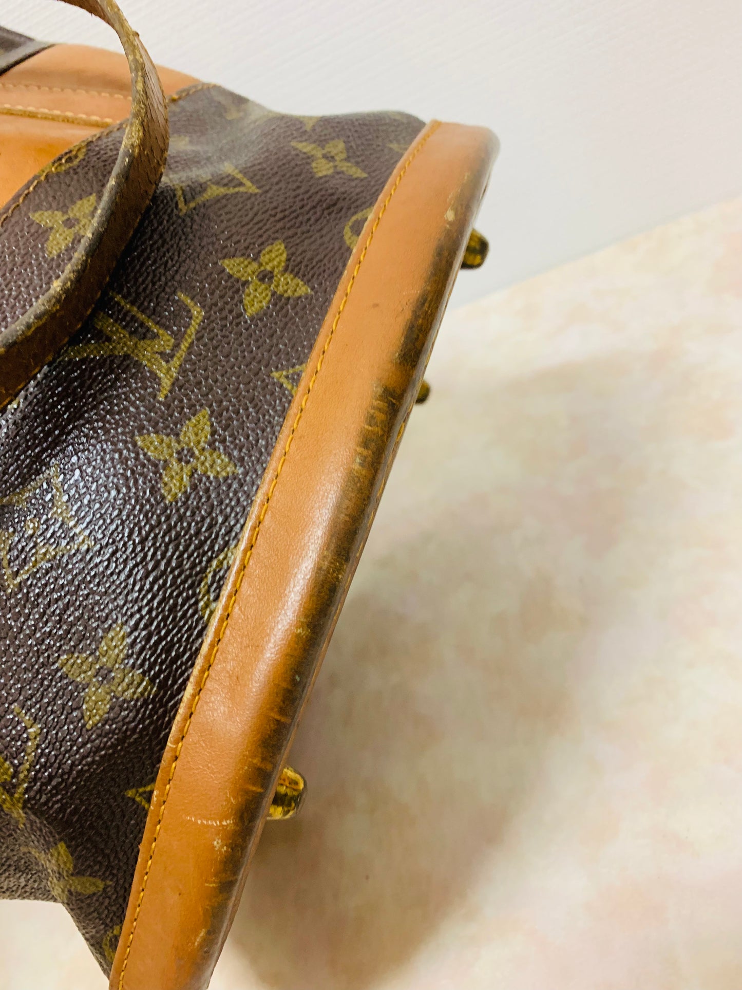 LOUIS VUITTON Bucket PM French &Co with Kiss lock pouch