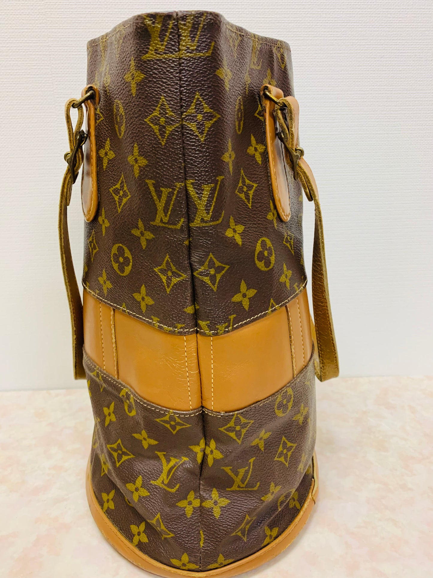 LOUIS VUITTON Bucket GM French and Company