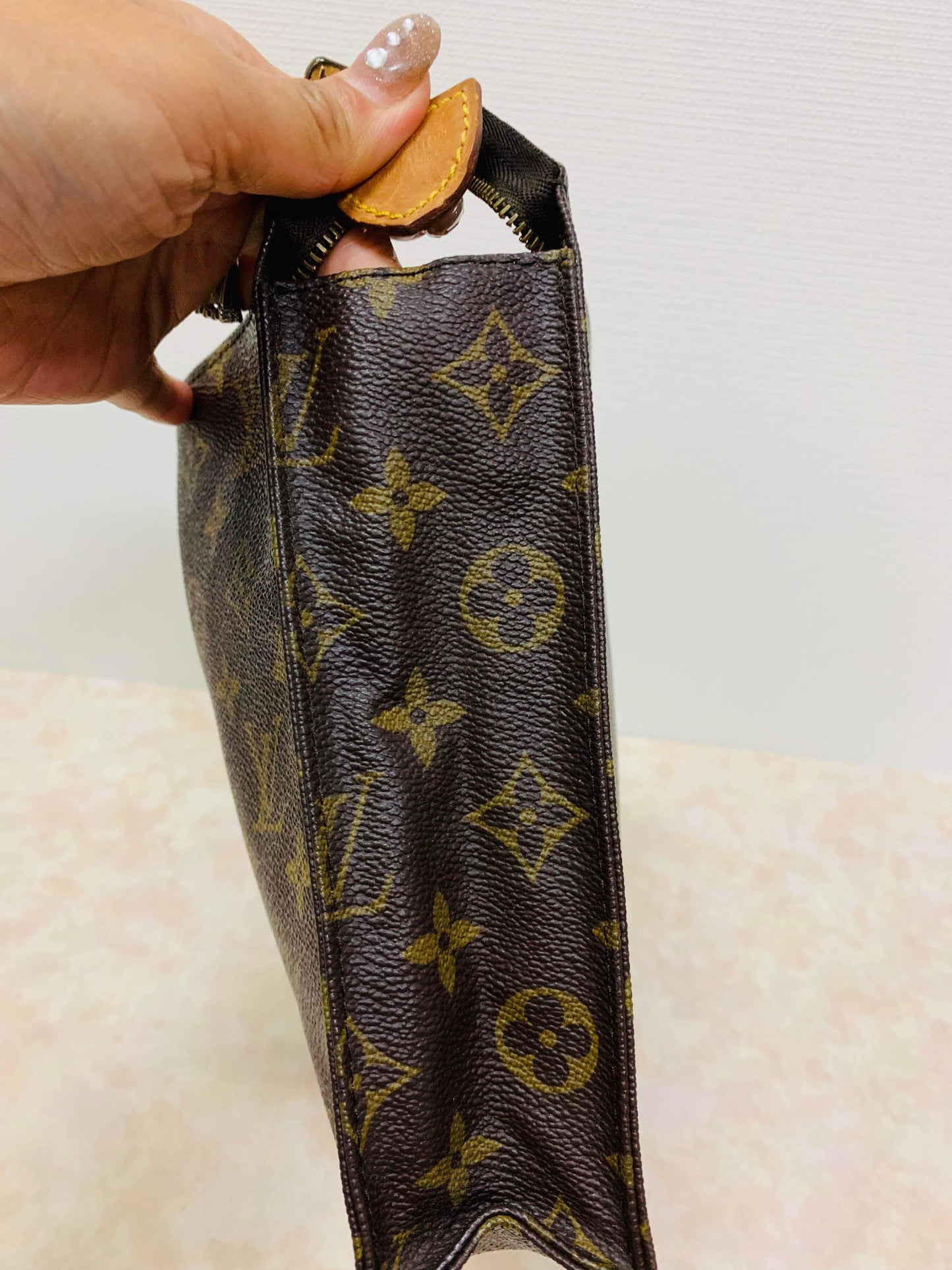 LOUIS VUITTON TOILETRY 26