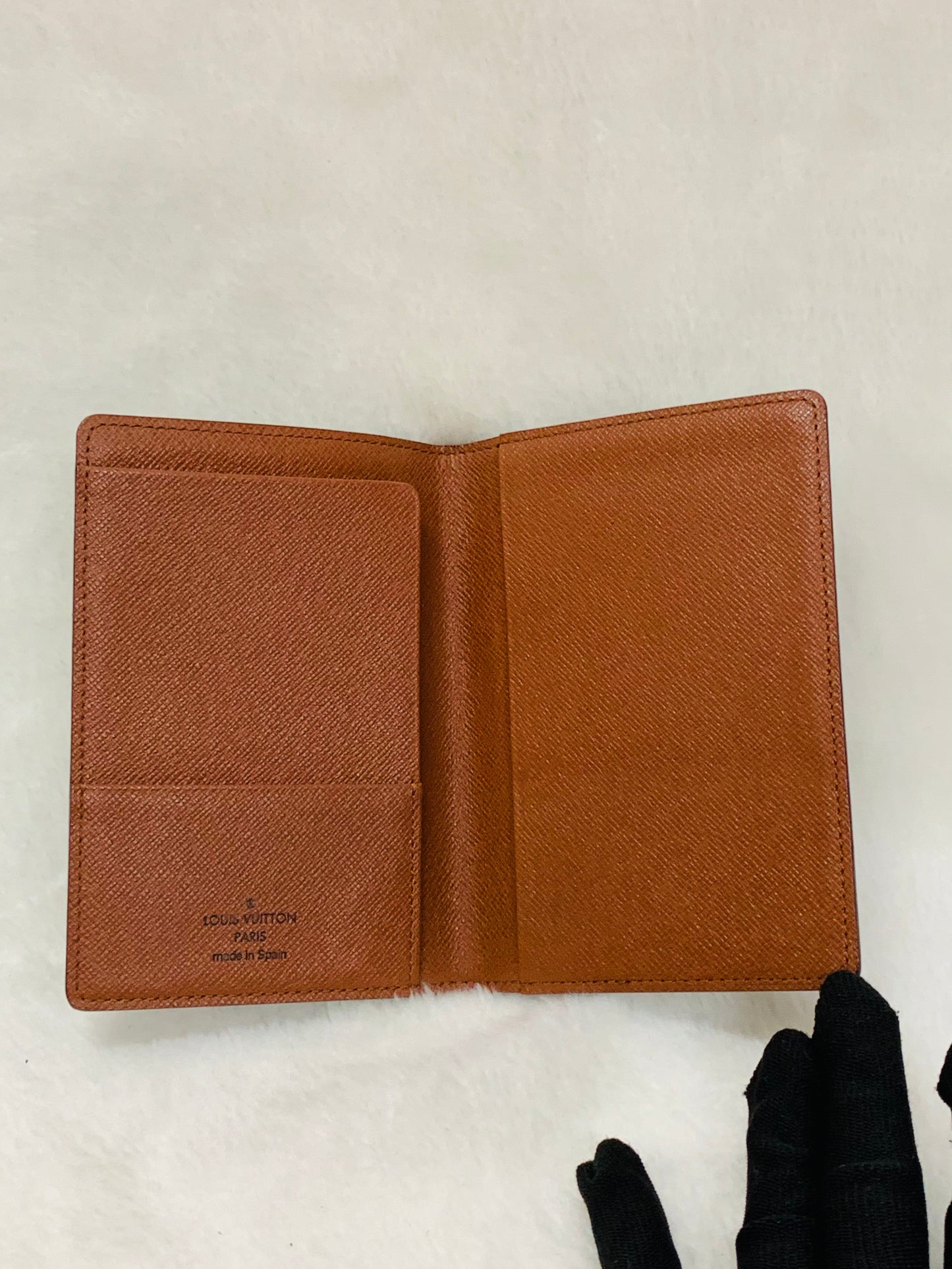 LOUIS VUITTON Passport Case Monogram