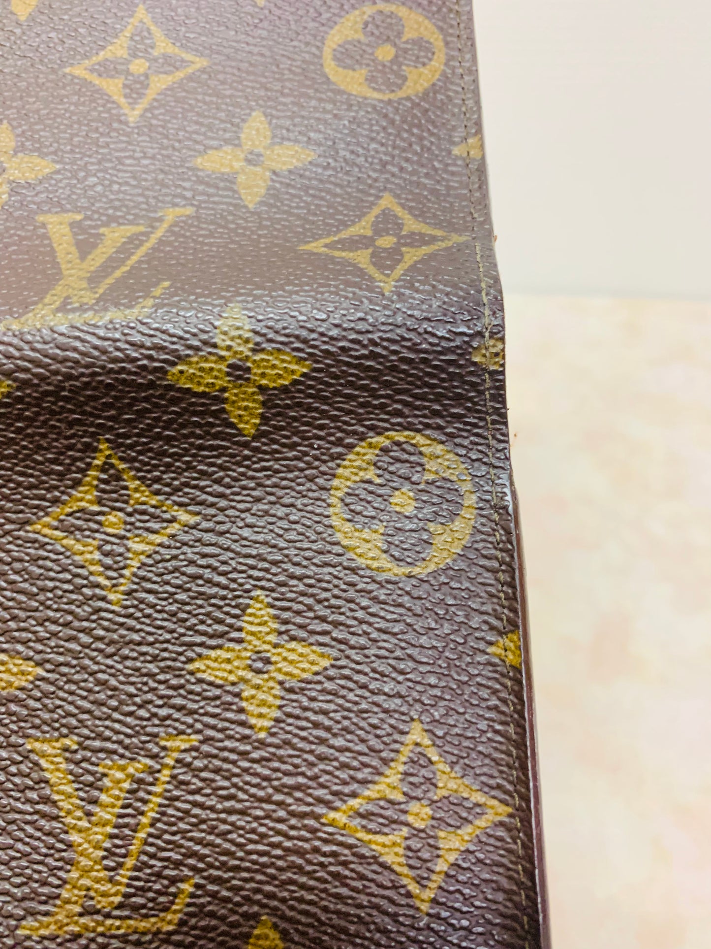 LOUIS VUITTON  International wallet Monogram