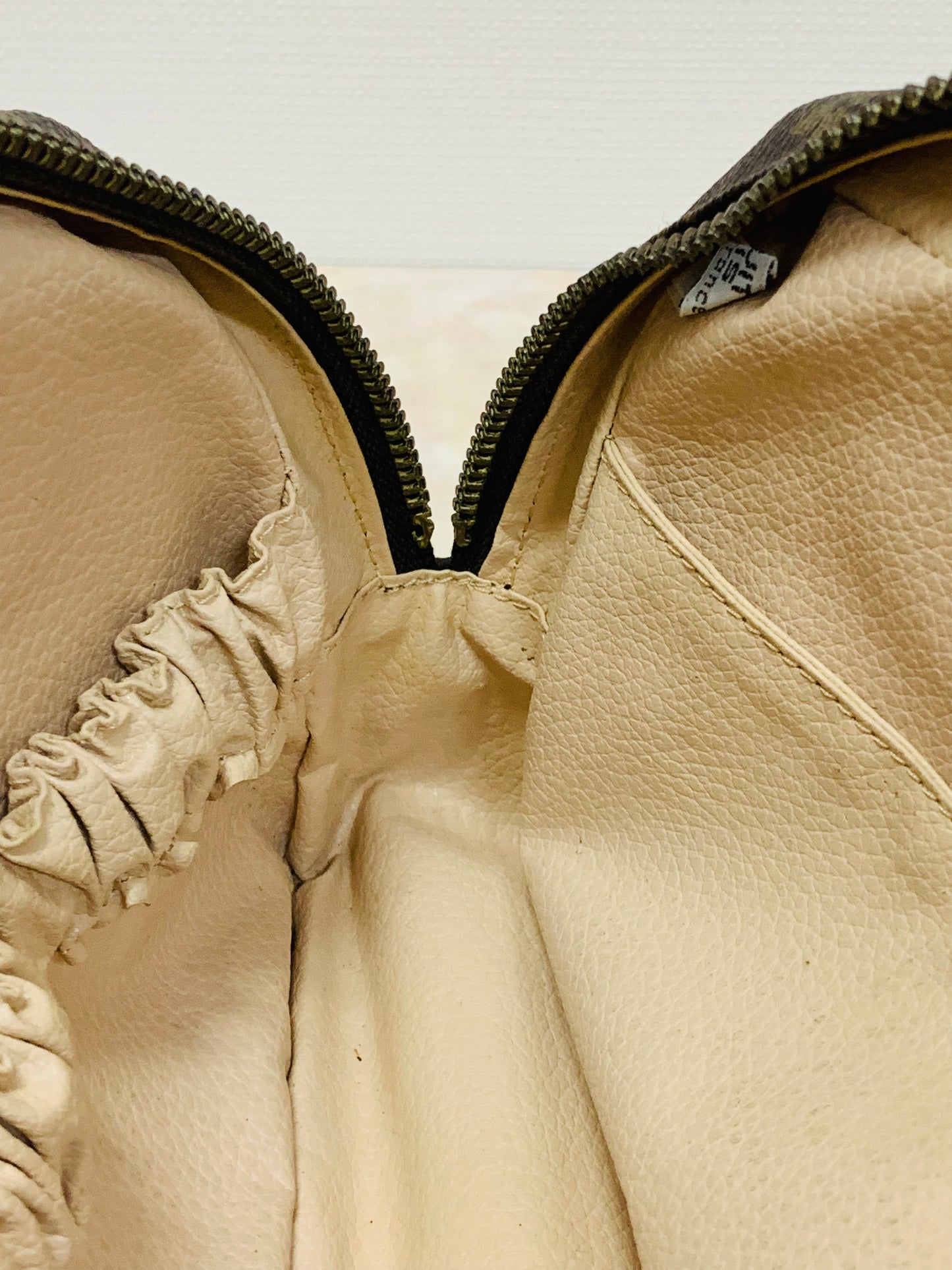 LOUIS VUITTON
Monogram Trousse Toilette 23