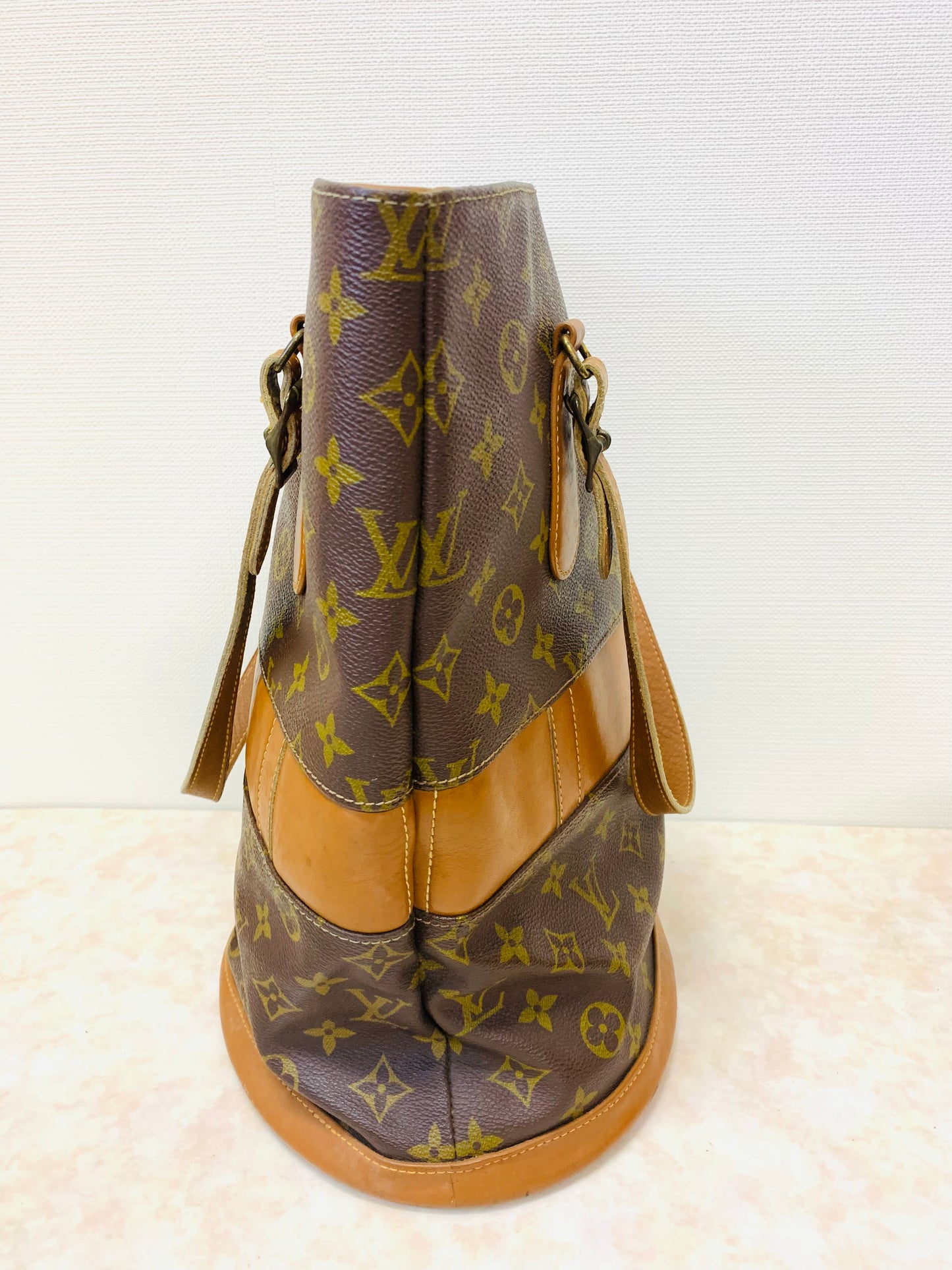 LOUIS VUITTON Bucket GM French Company