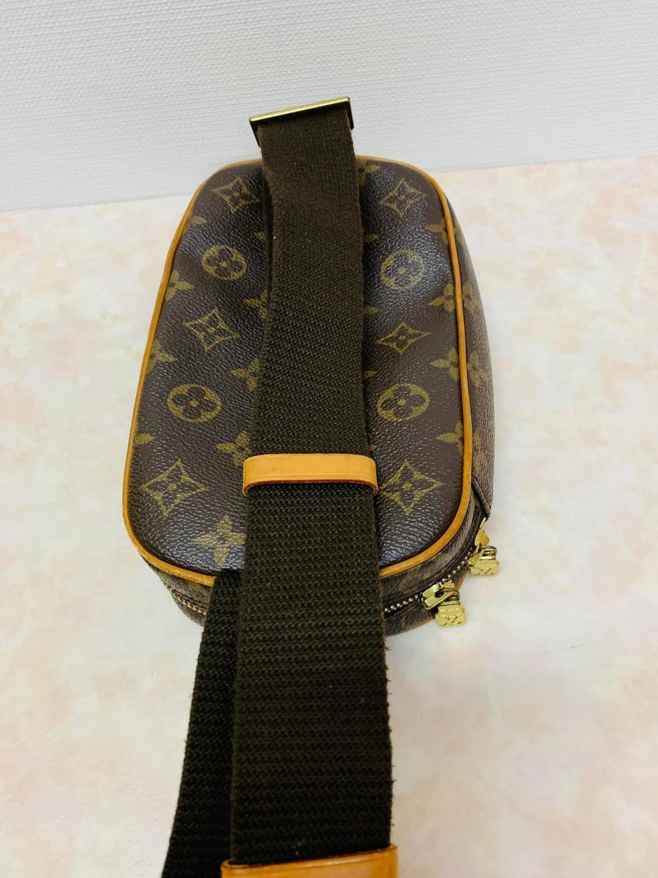 LOUIS VUITTON BUMBAG GANGE