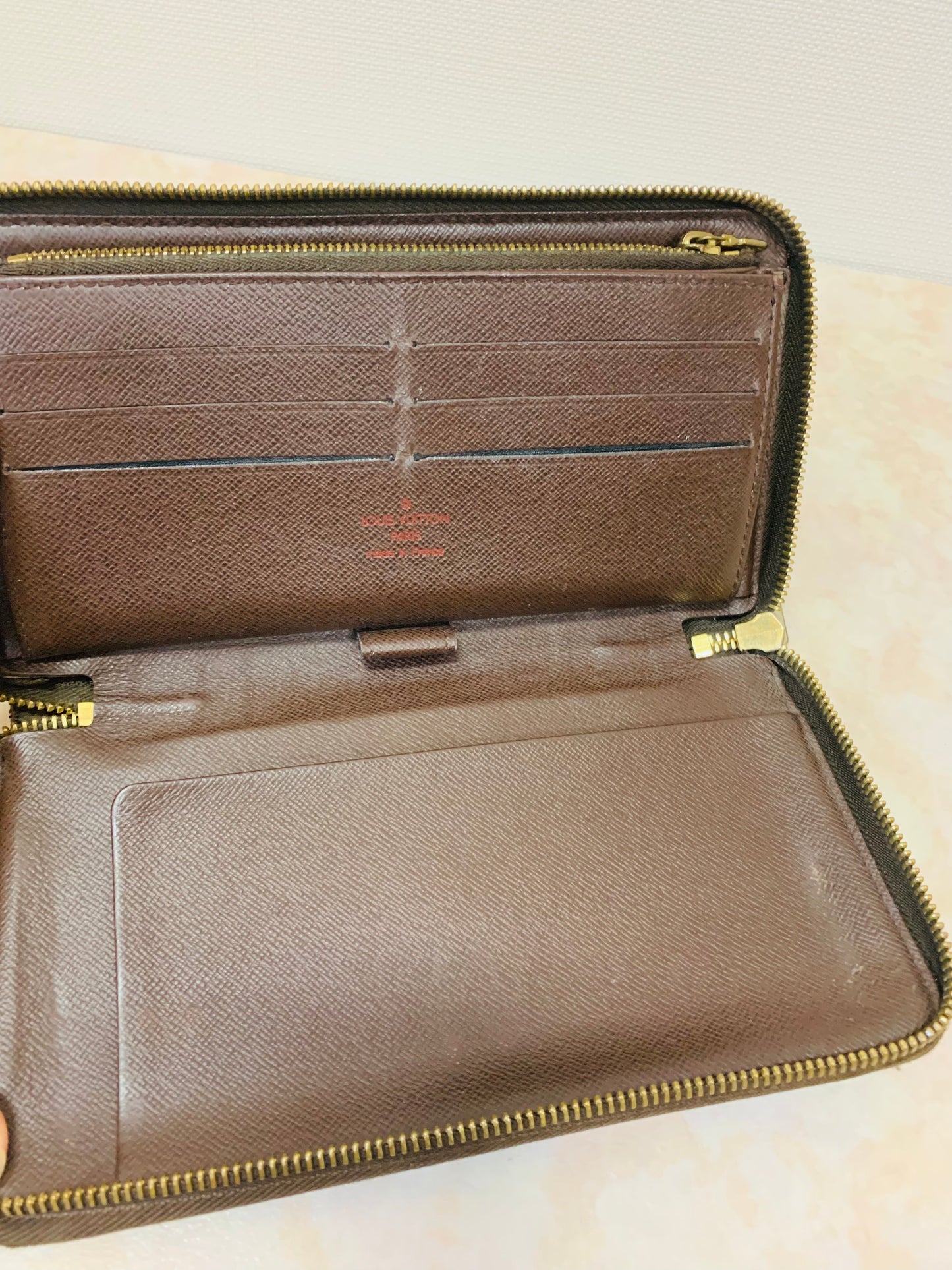 LOUIS VUITTON ZIPPY WALLET ORGANIZER