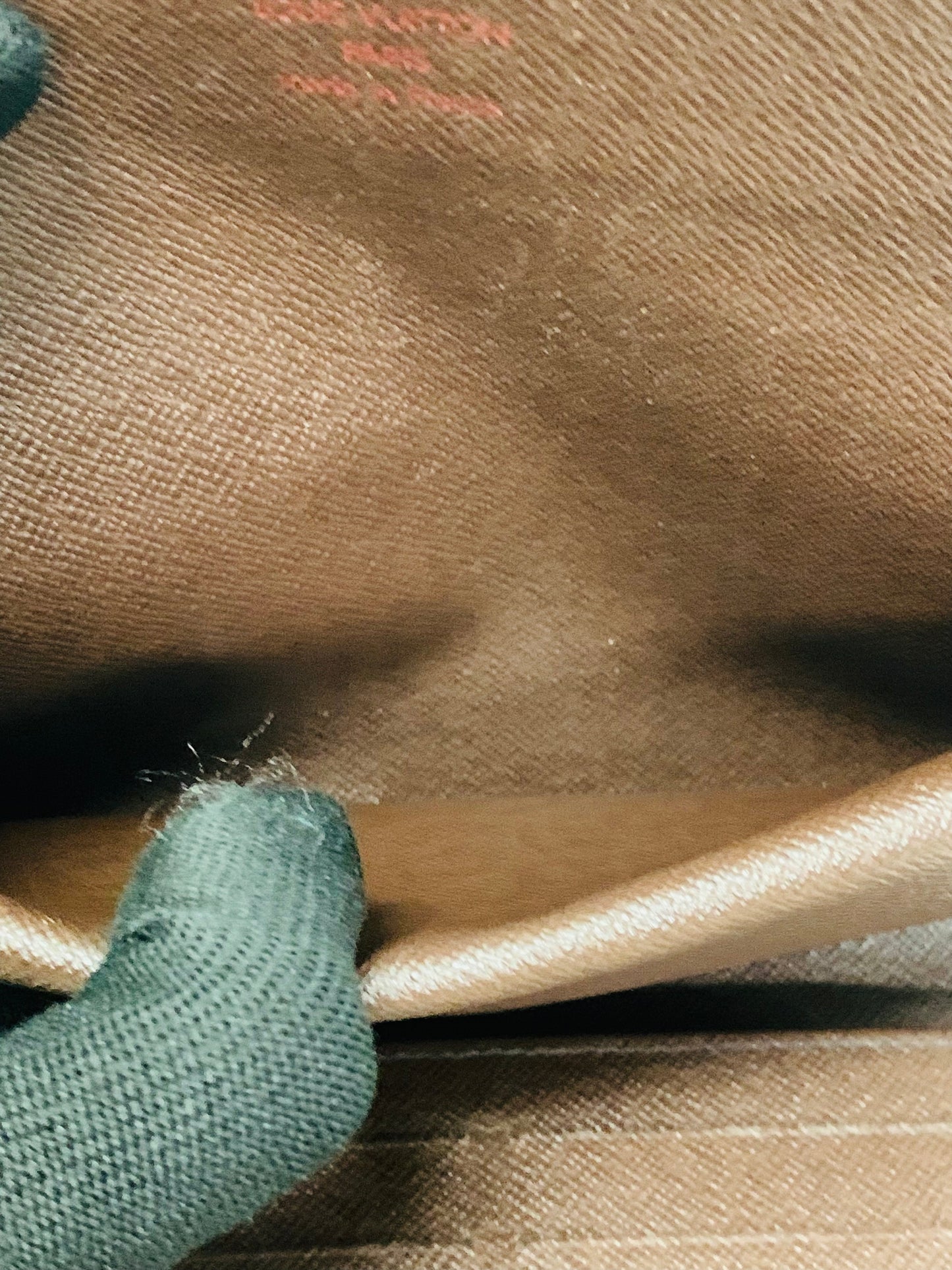 LOUIS VUITTON International wallet DE