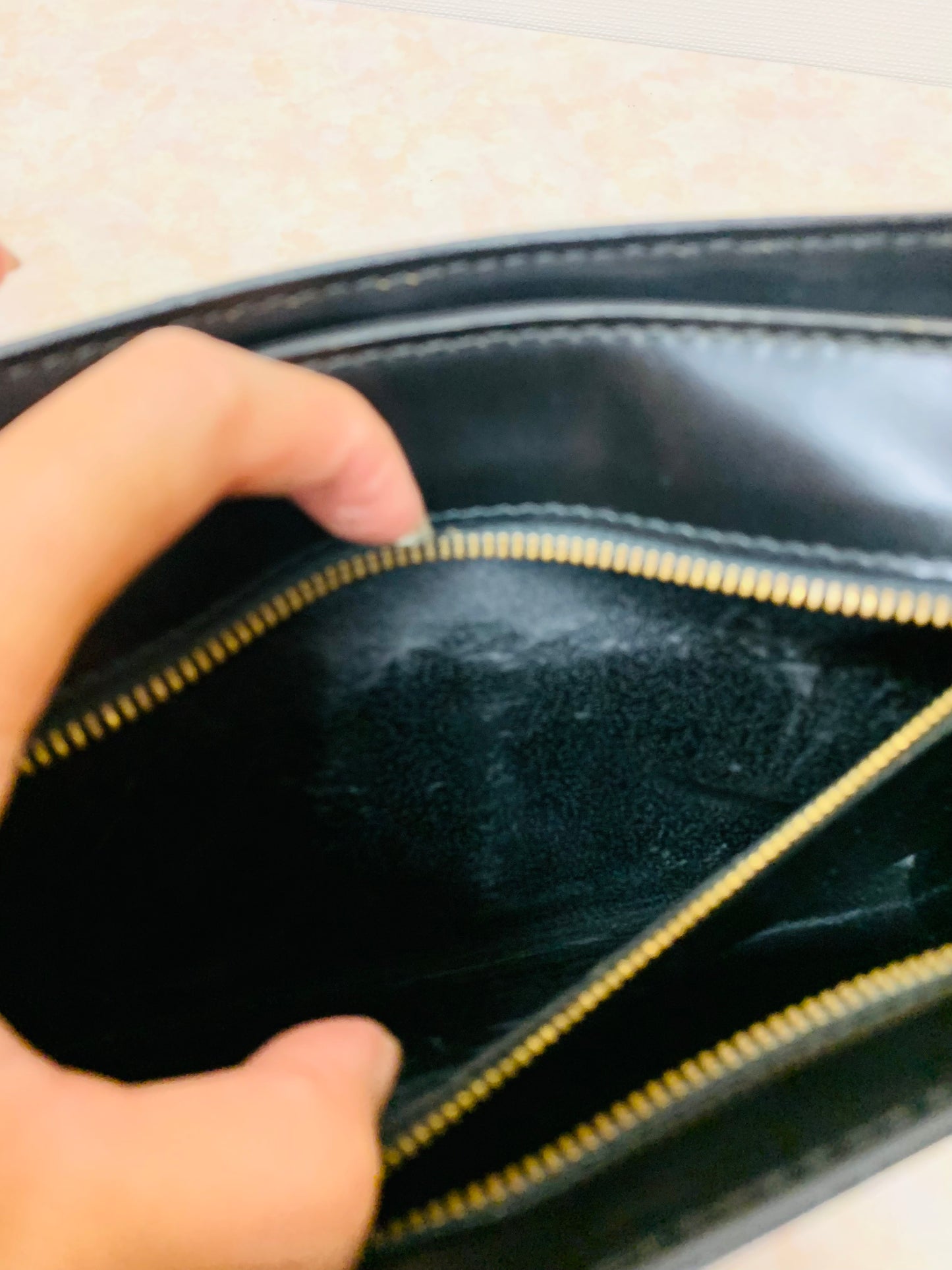 LOUIS VUITTON Epi Noir Enghien Shoulder/clutch