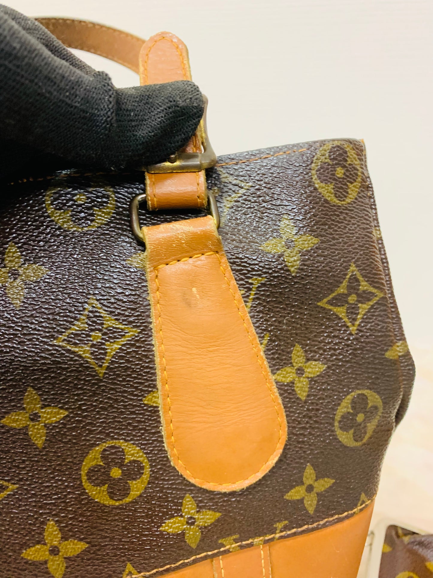 LOUIS VUITTON Bucket PM French &Co with Kiss lock pouch