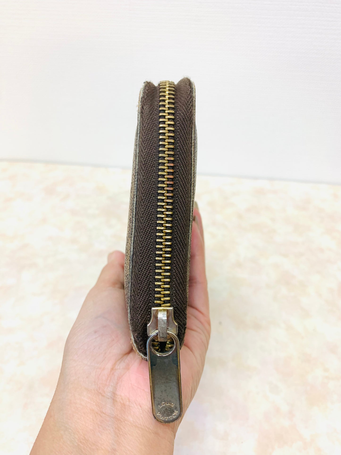 LOUIS VUITTON ZIPPY WALLET ORGANIZER