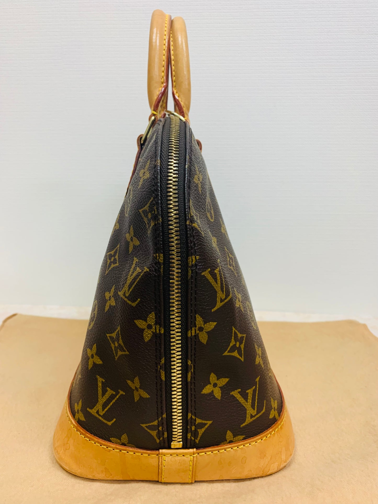 LOUIS VUITTON ALMA PM