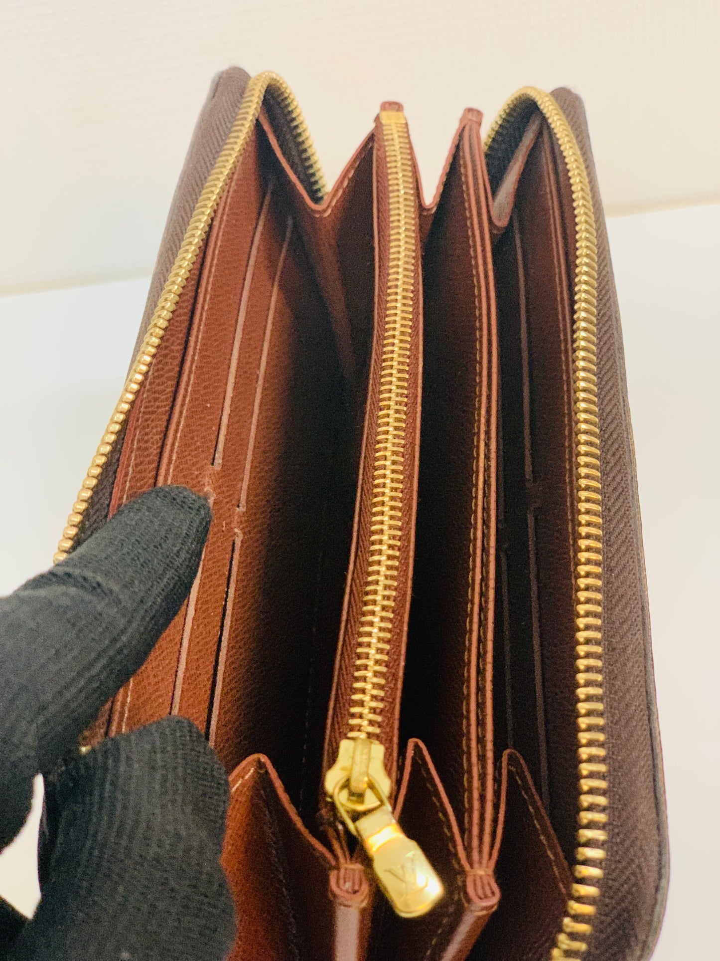 USED LOUIS VUITTON ZIPPY WALLET Monogram