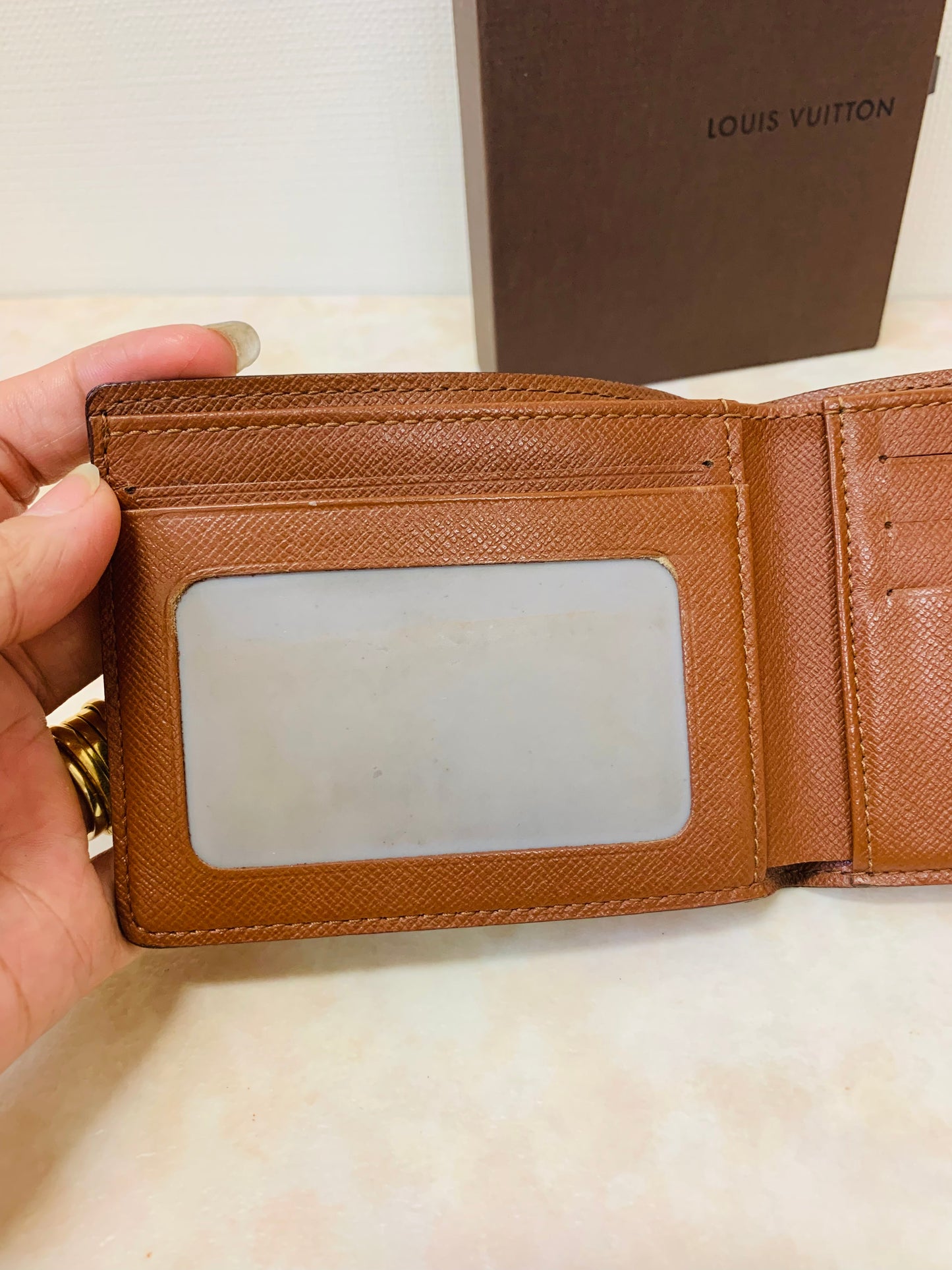 LOUIS VUITTON BI-FOLD MENS WALLET