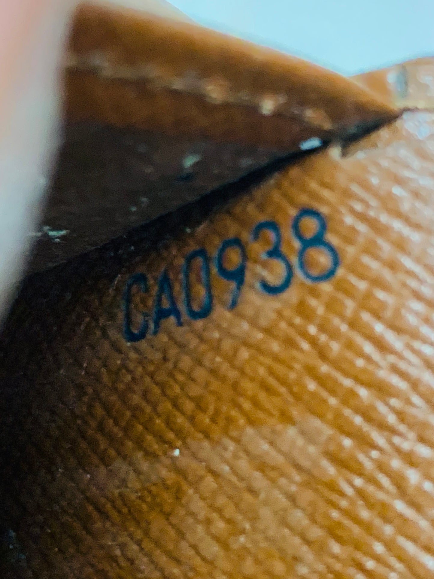 LOUIS VUITTON BI-FOLD MENS WALLET