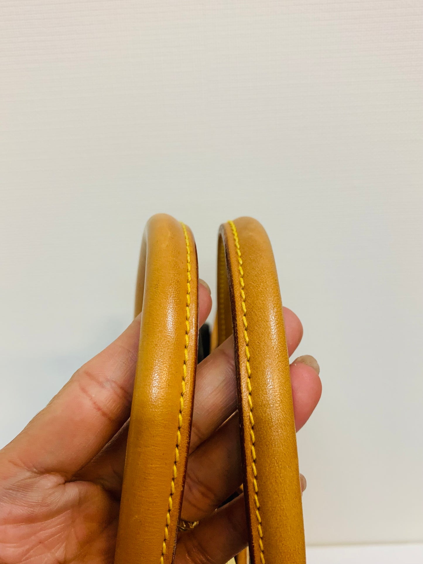 LOUIS VUITTON RIVOLI