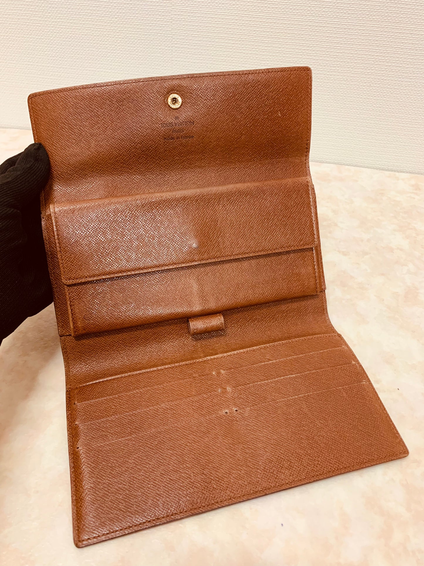 LOUIS VUITTON
Monogram Porte Tresor International Wallet