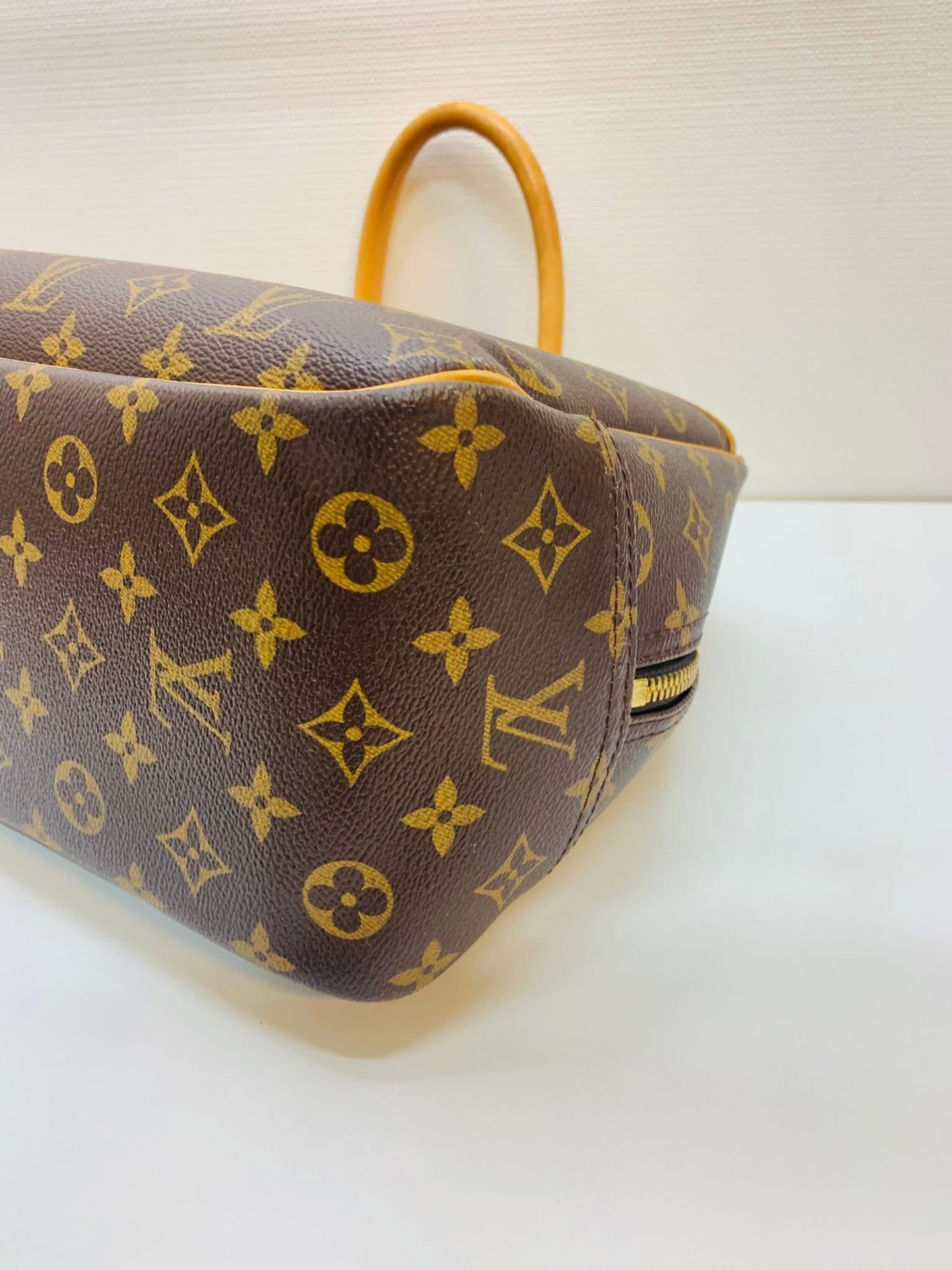 LOUIS VUITTON Deauville Monogram