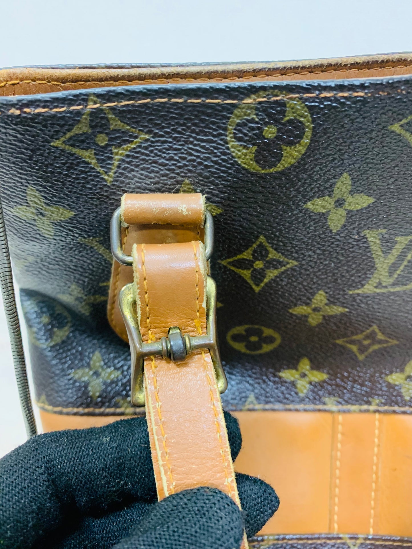 LOUIS VUITTON Bucket PM French &Co with Kiss lock pouch