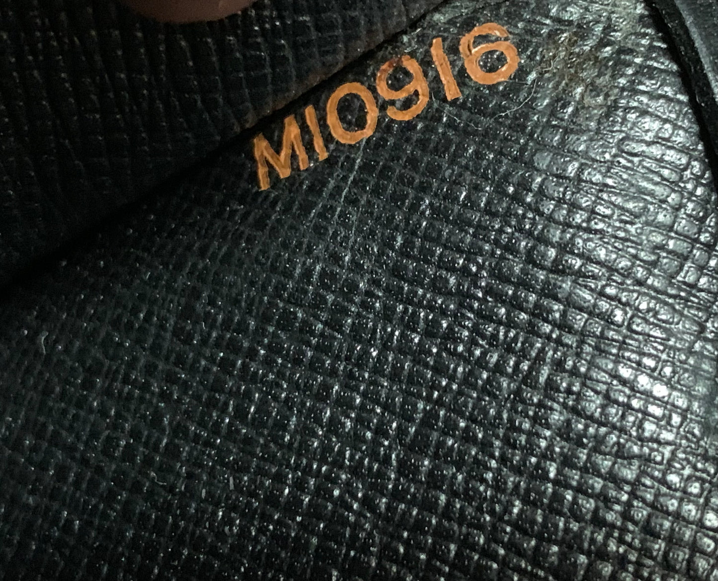 LOUIS VUITTON Epi Noir Enghien Shoulder/clutch