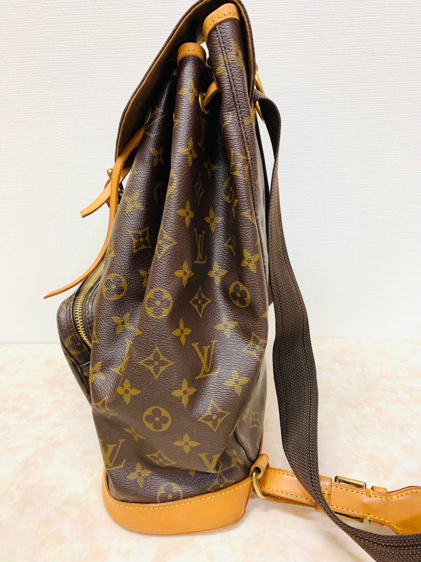 LOUIS VUITTON Montsouris GM