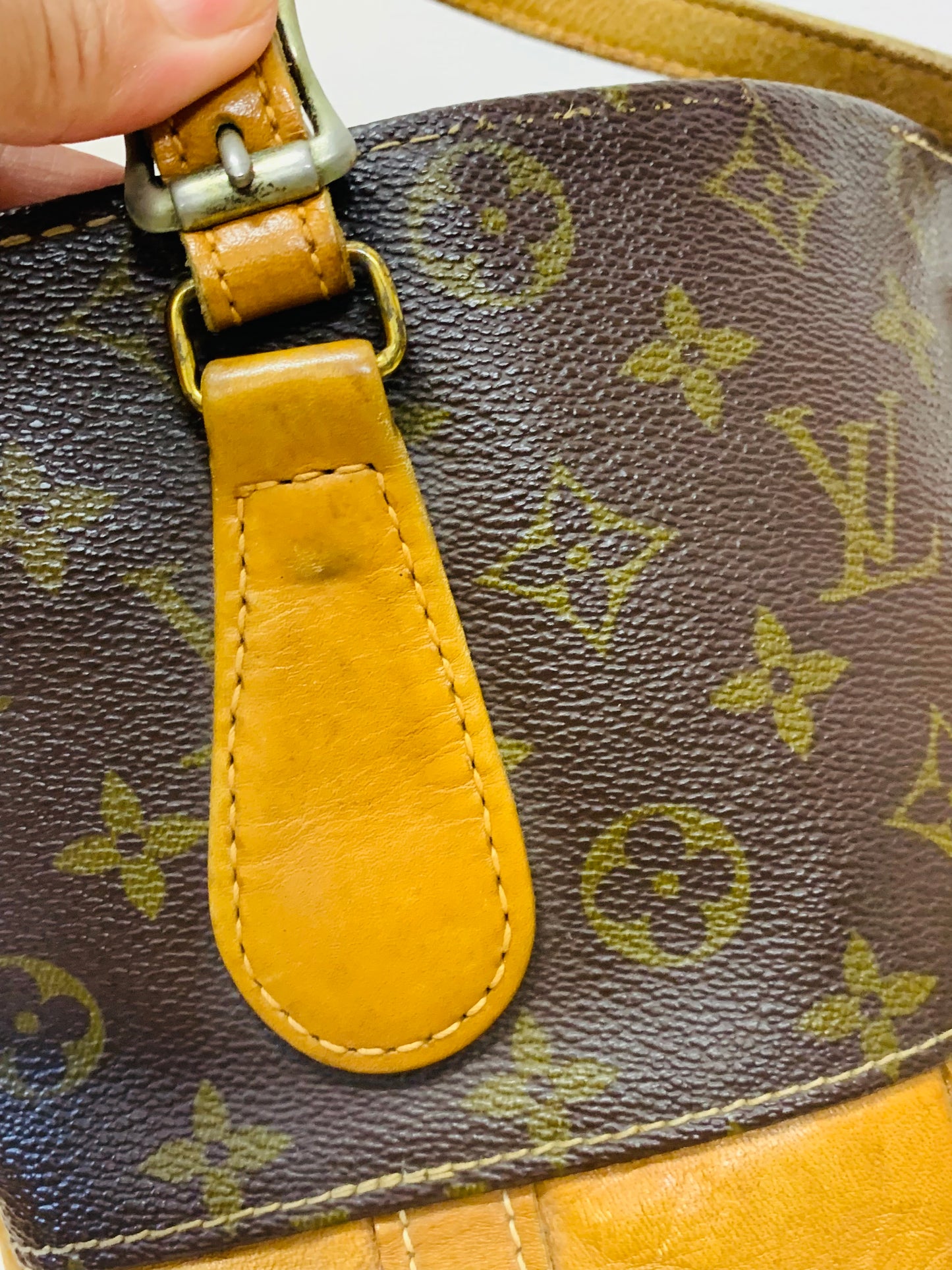 LOUIS VUITTON Bucket PM French Company