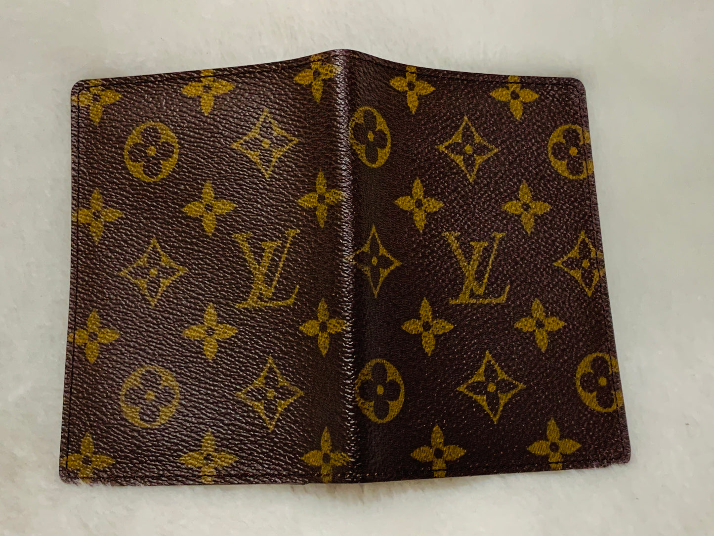LOUIS VUITTON Passport Case Monogram